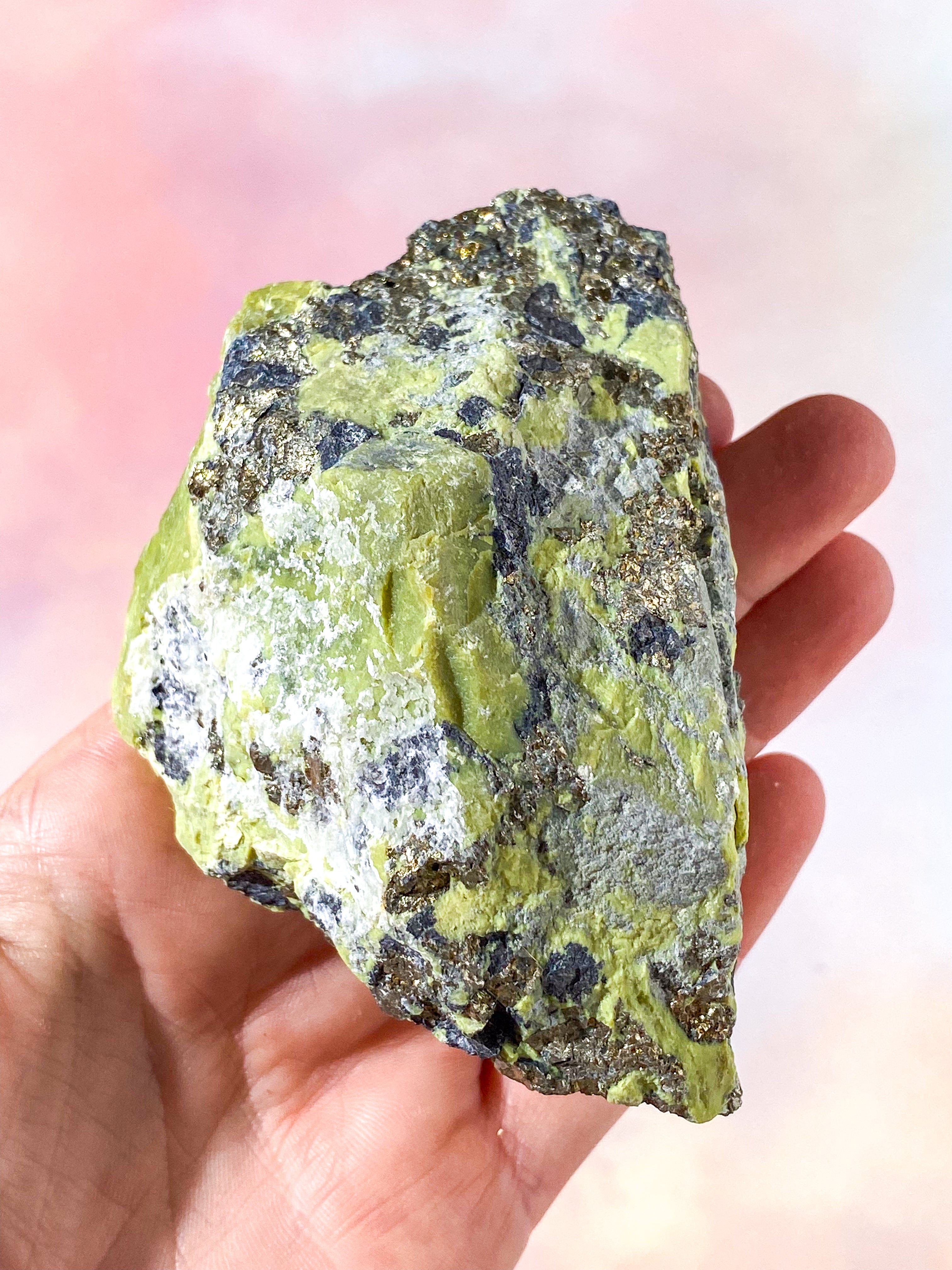 Serpentin Med Pyrit Rå (Nr. 3)