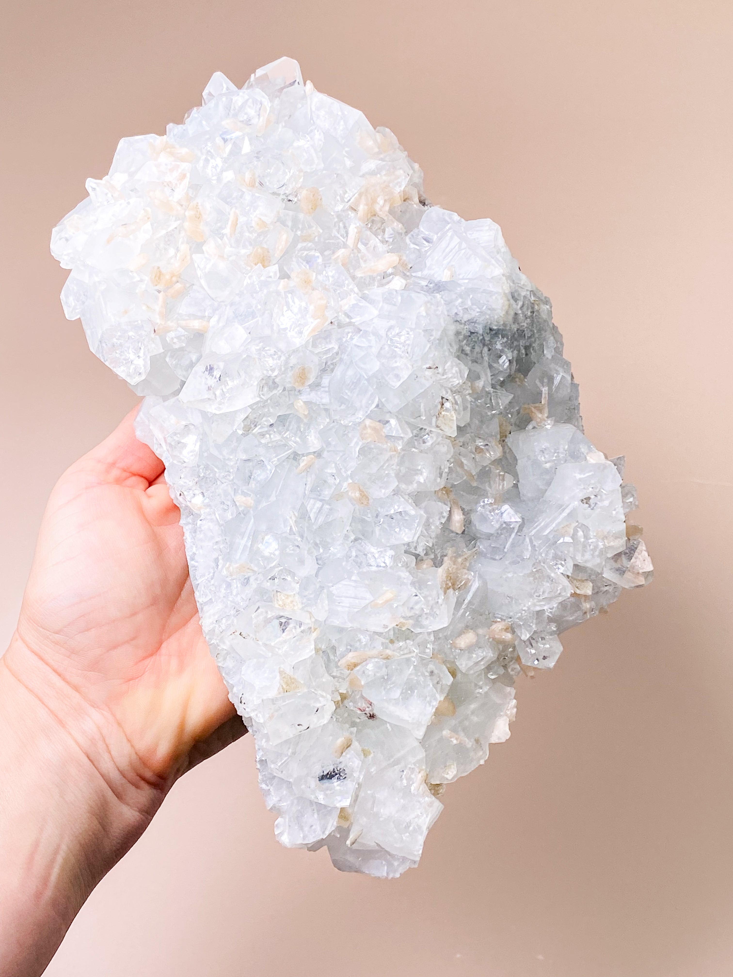 Apofyllitkluster (nr 81)