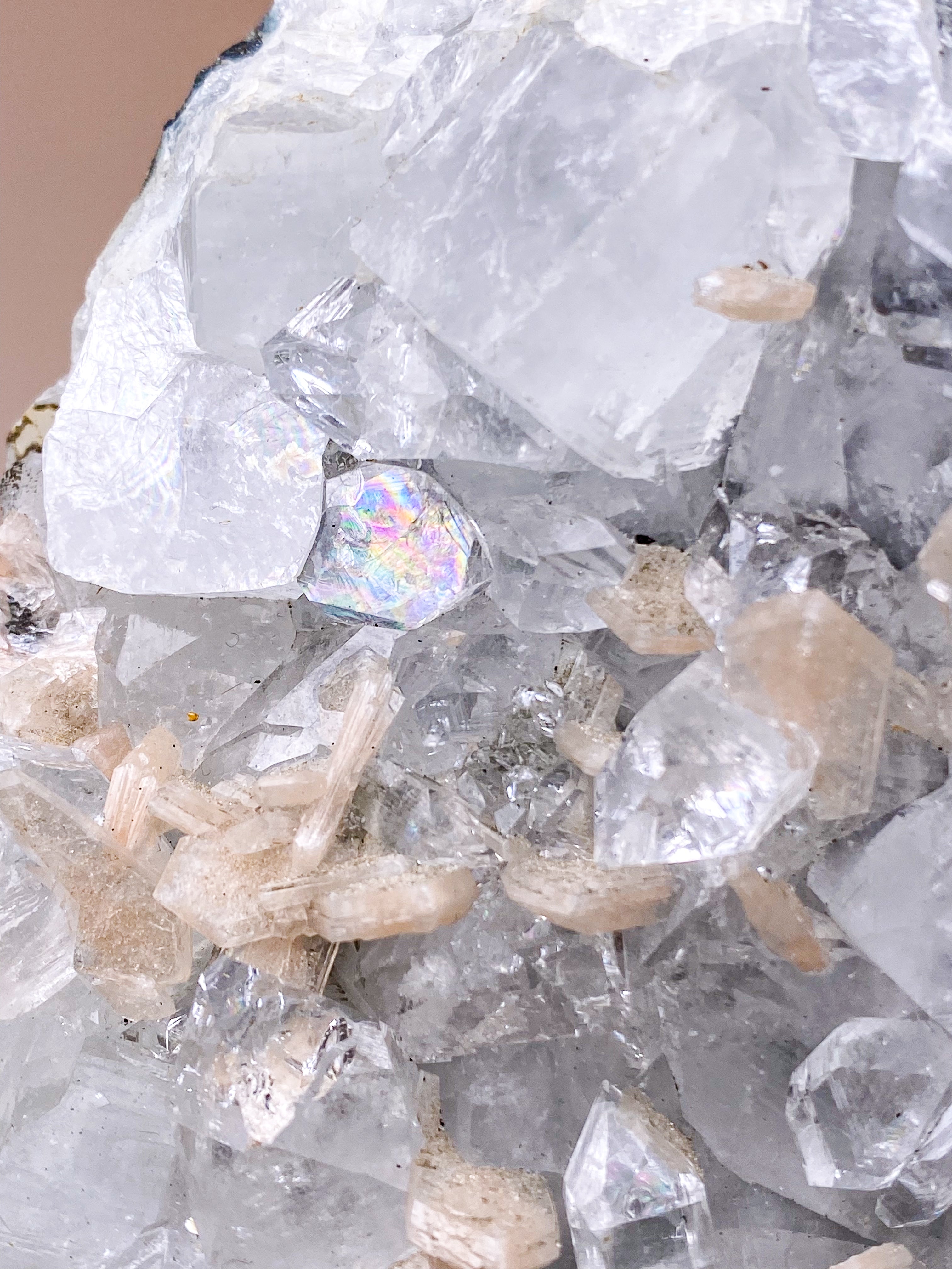 Apofyllitkluster (nr 81)