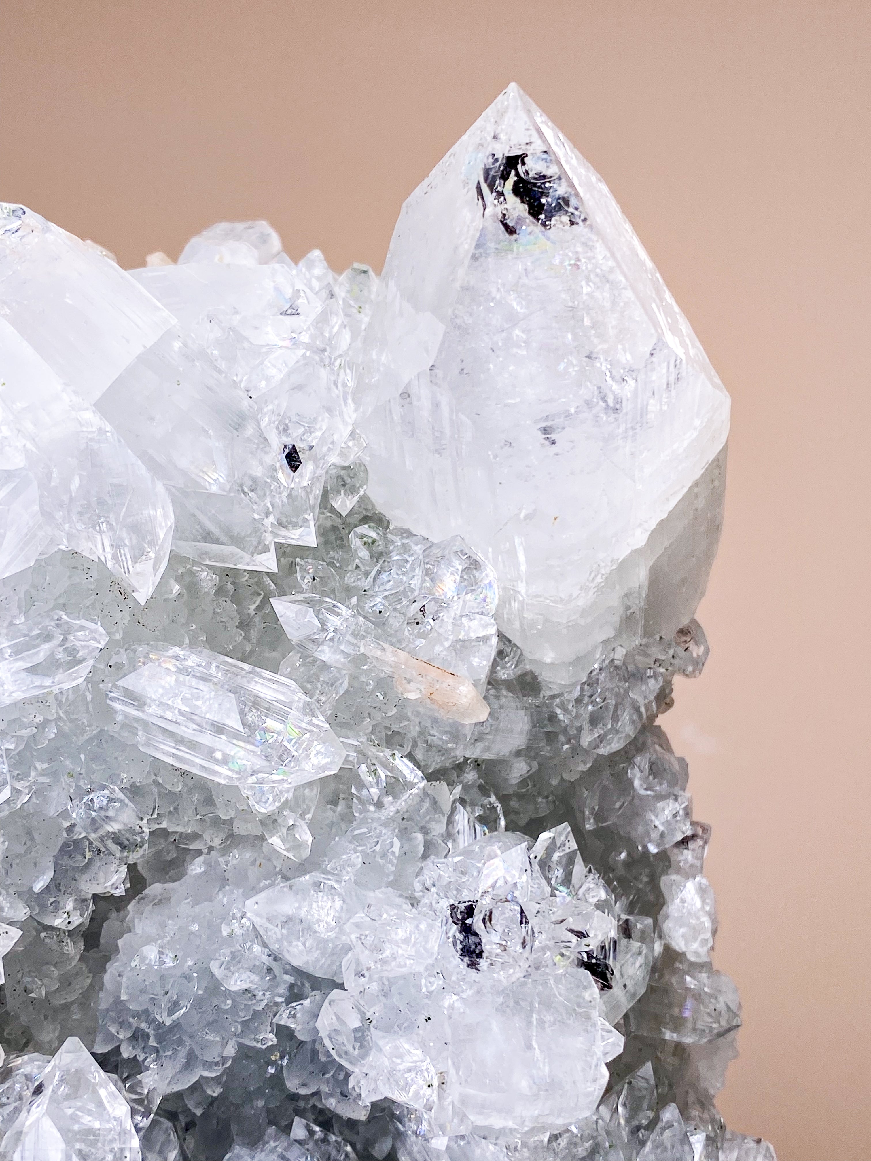 Apofyllitkluster (nr 81)