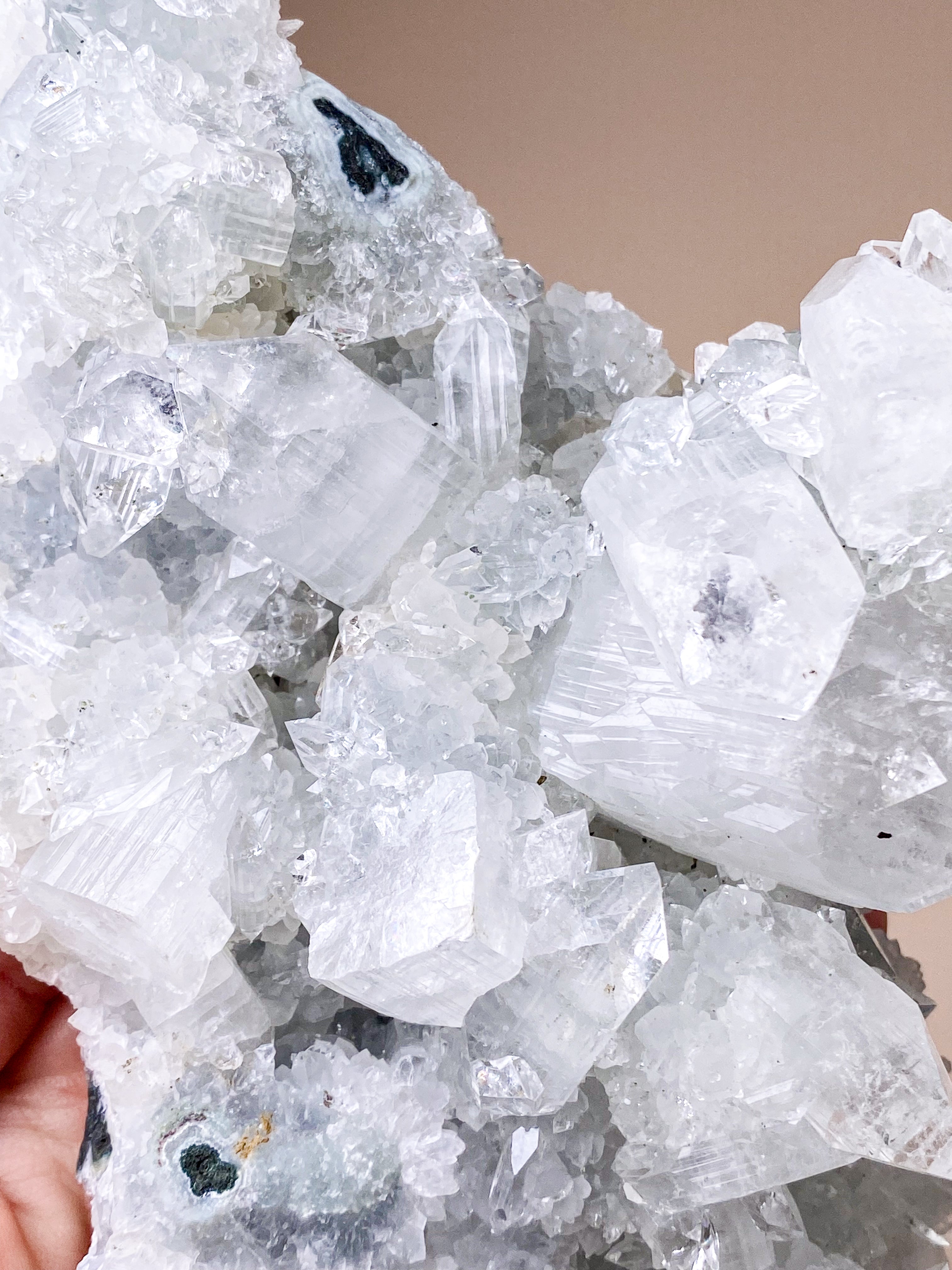 Apofyllitkluster (nr 81)