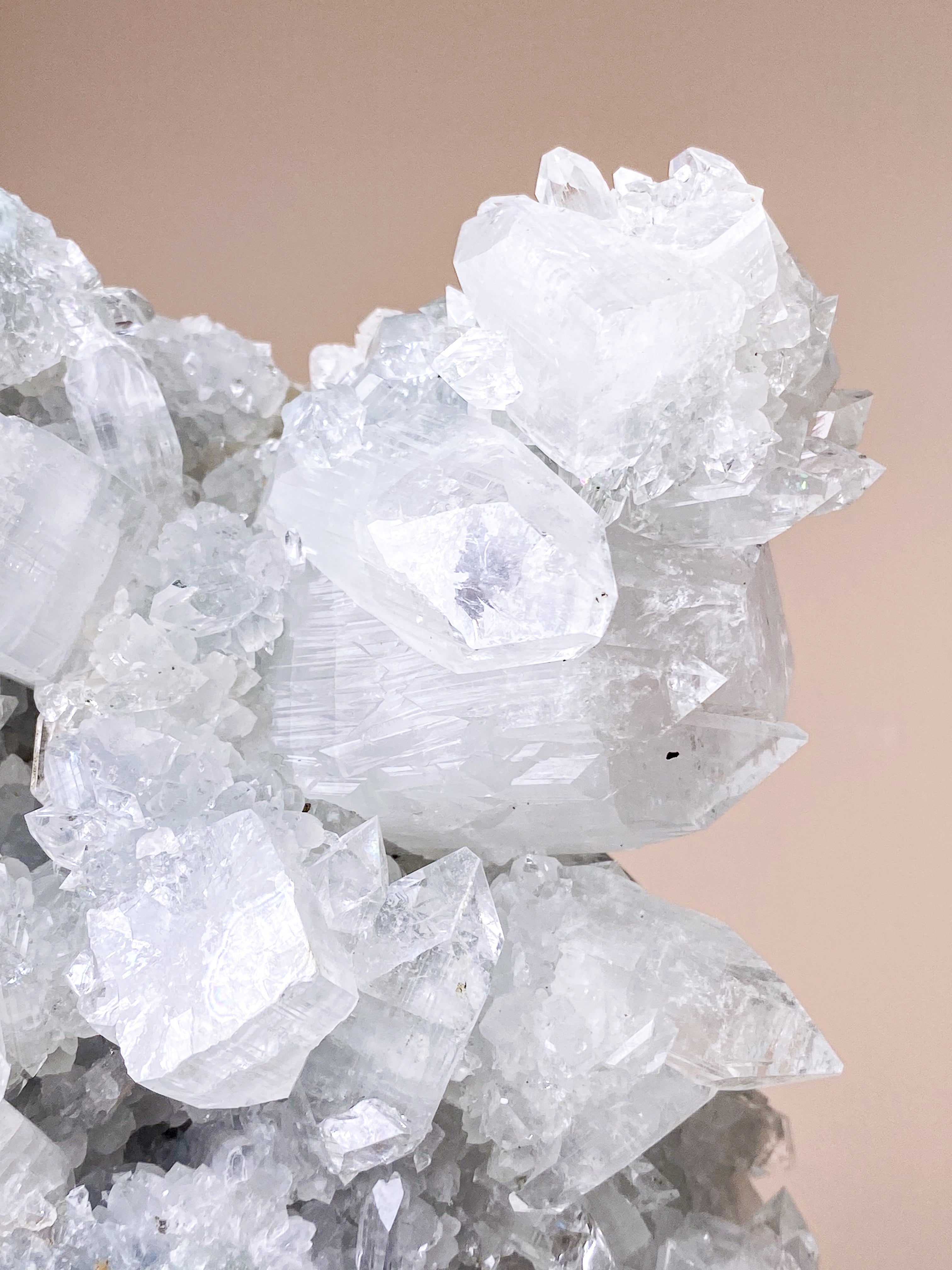 Apofyllitkluster (nr 81)