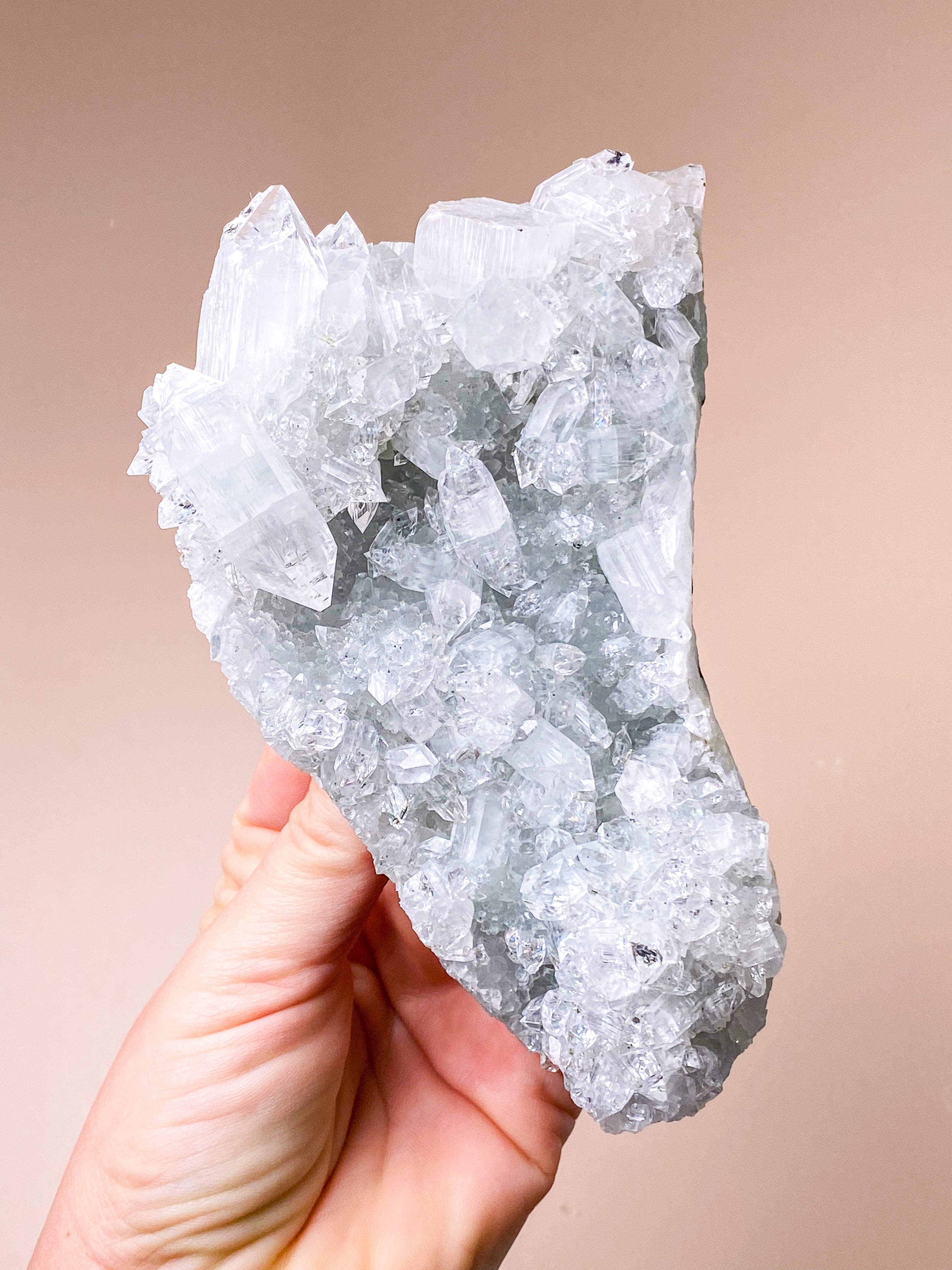 Apofyllitkluster (nr 81)