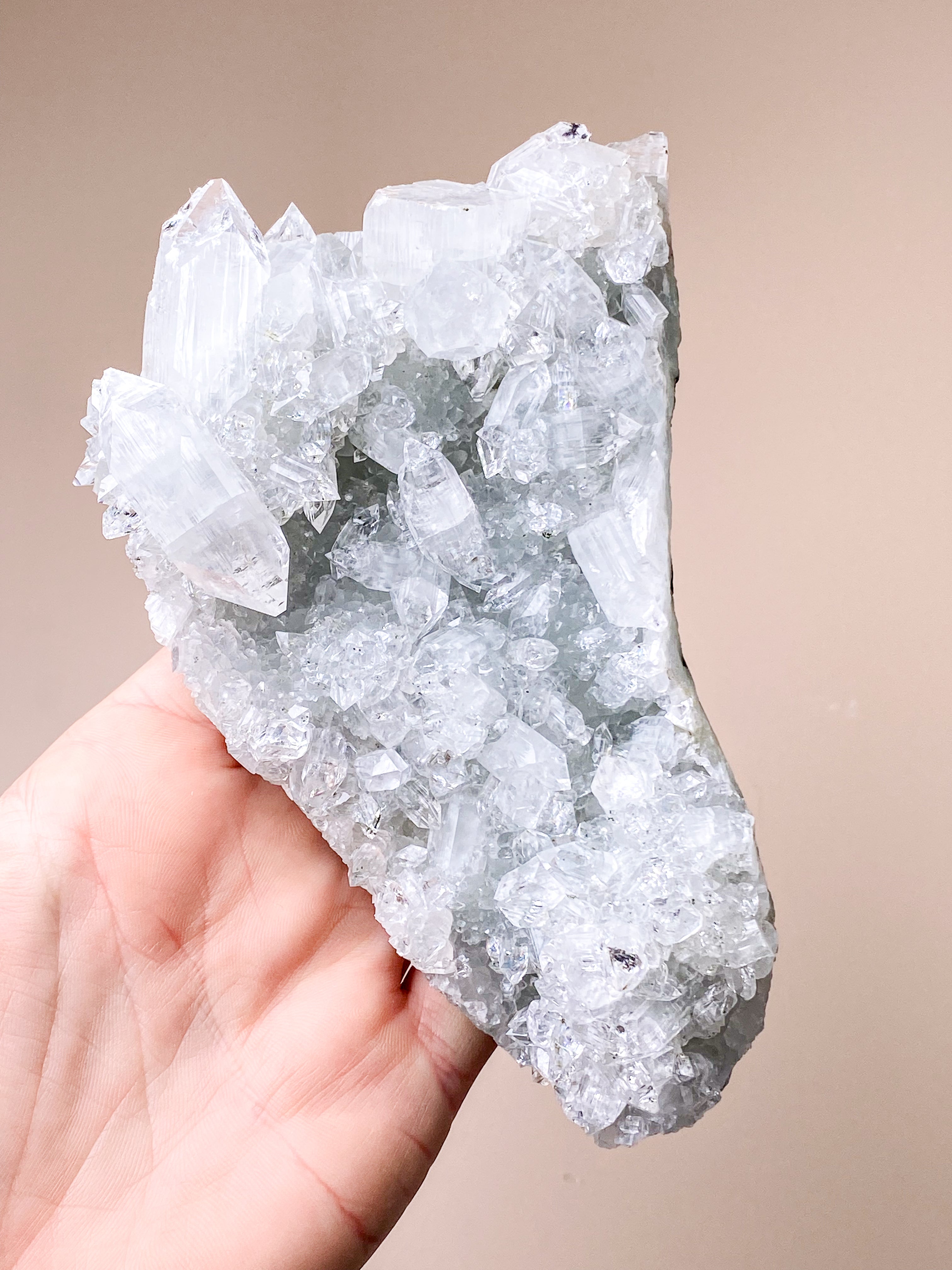 Apofyllitkluster (nr 81)