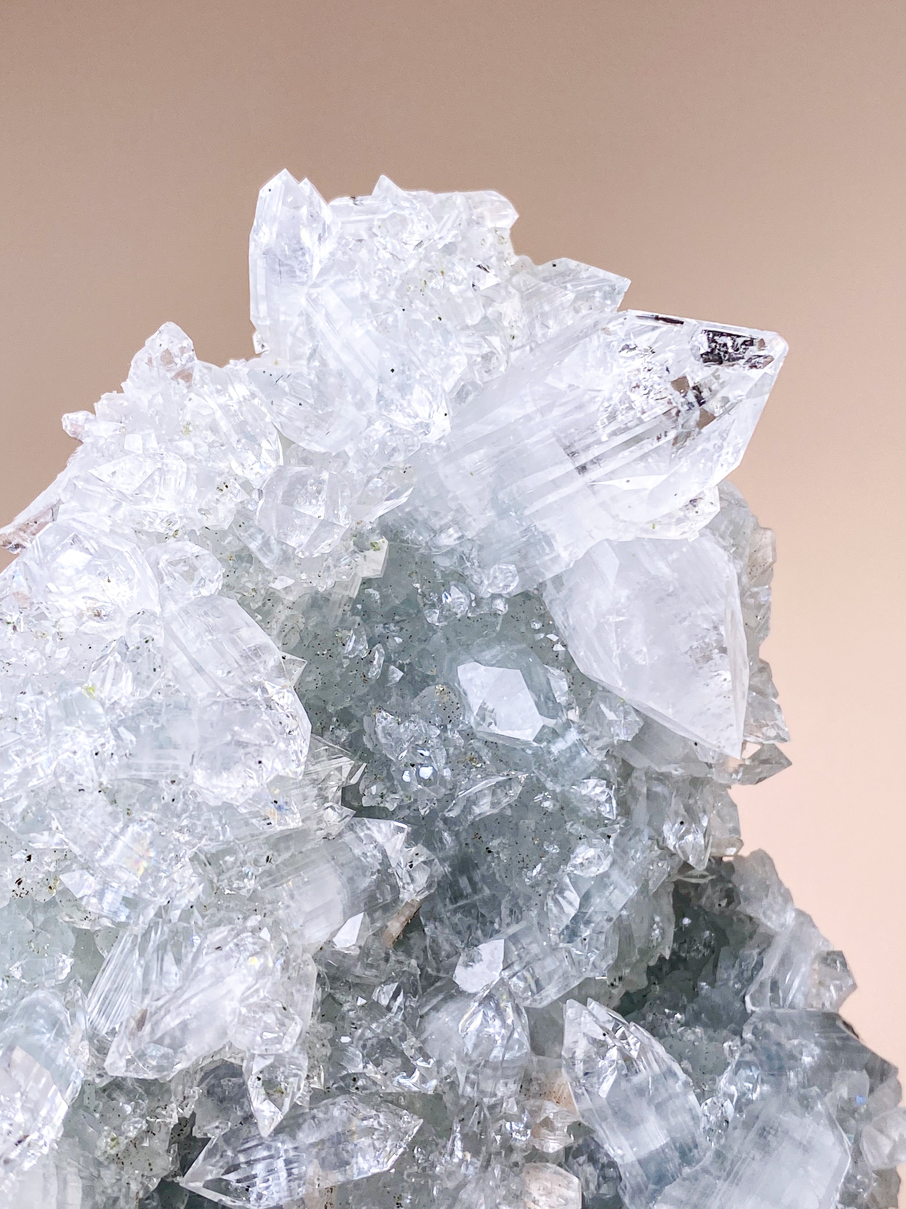 Apofyllitkluster (nr 81)