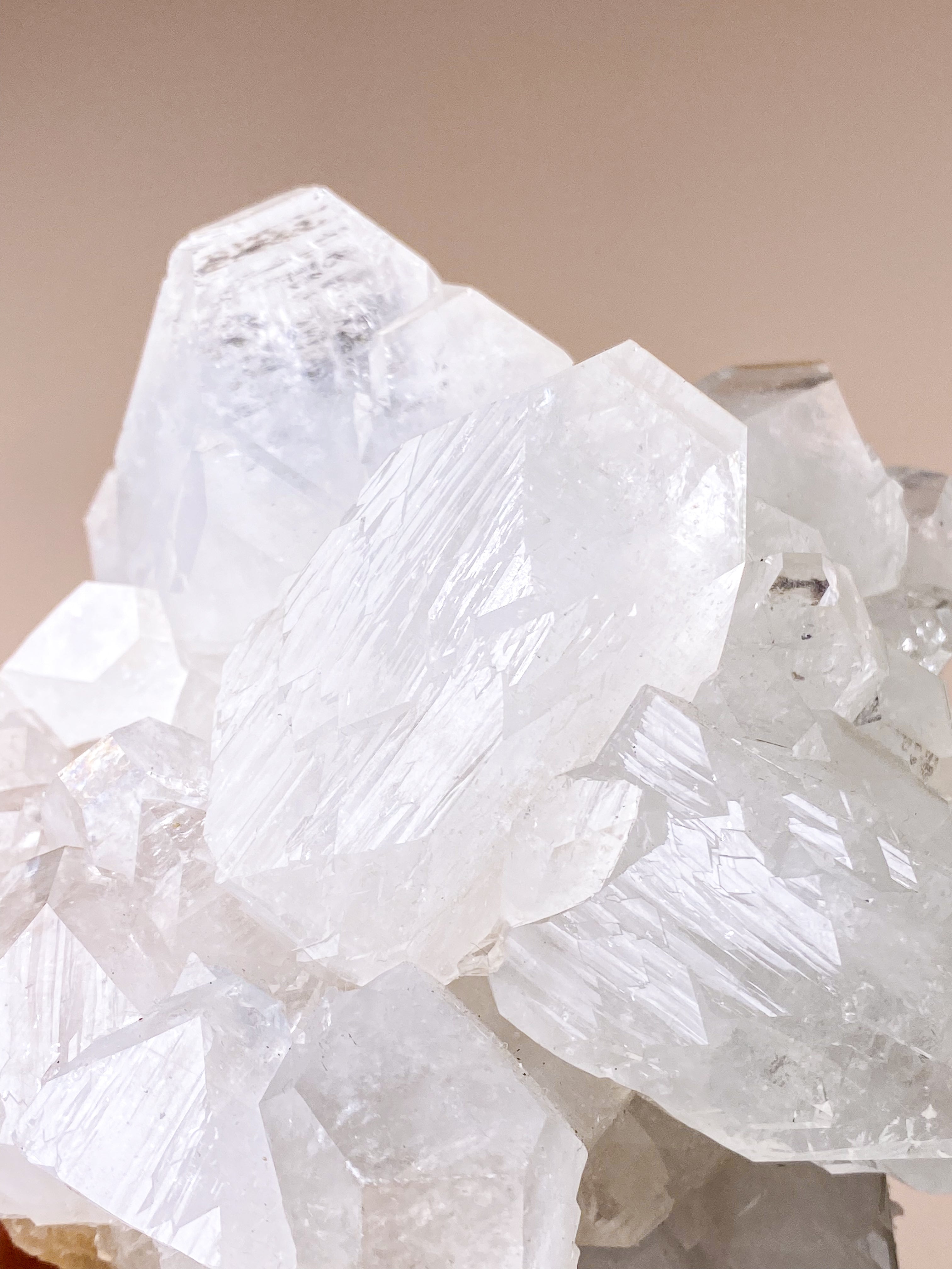 Apofyllitkluster (nr 81)