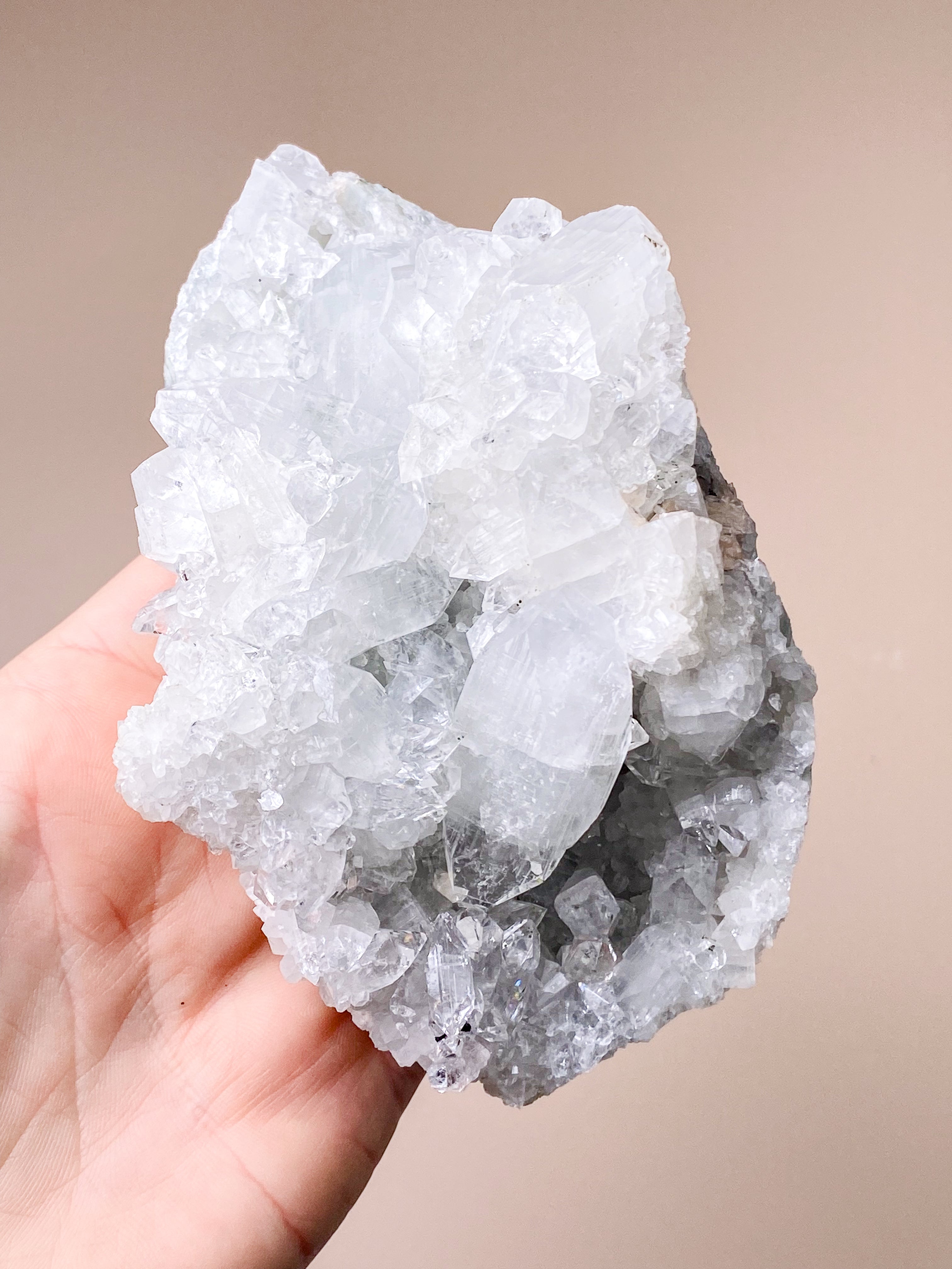 Apofyllitkluster (nr 81)