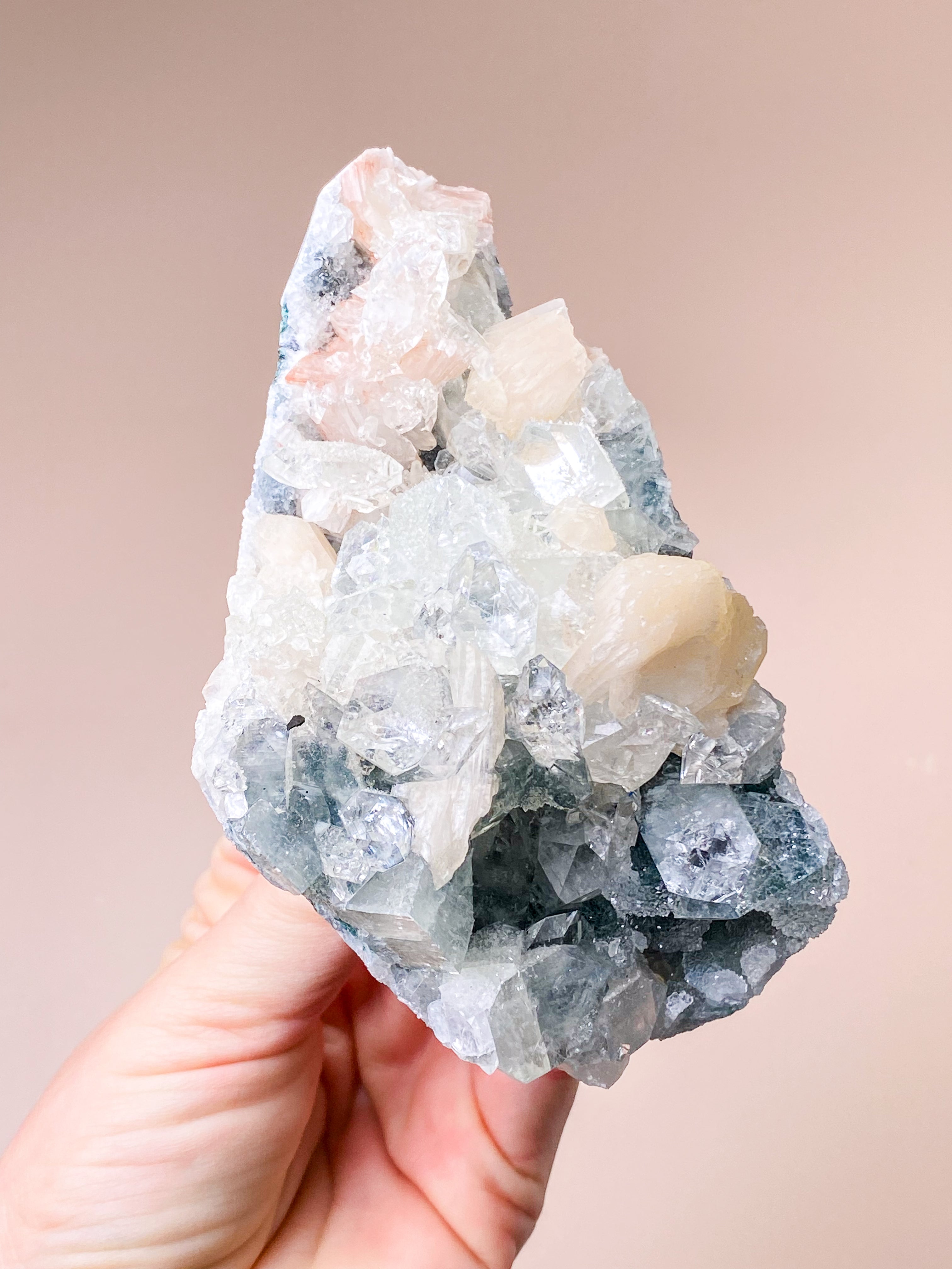 Apofyllitkluster (nr 81)