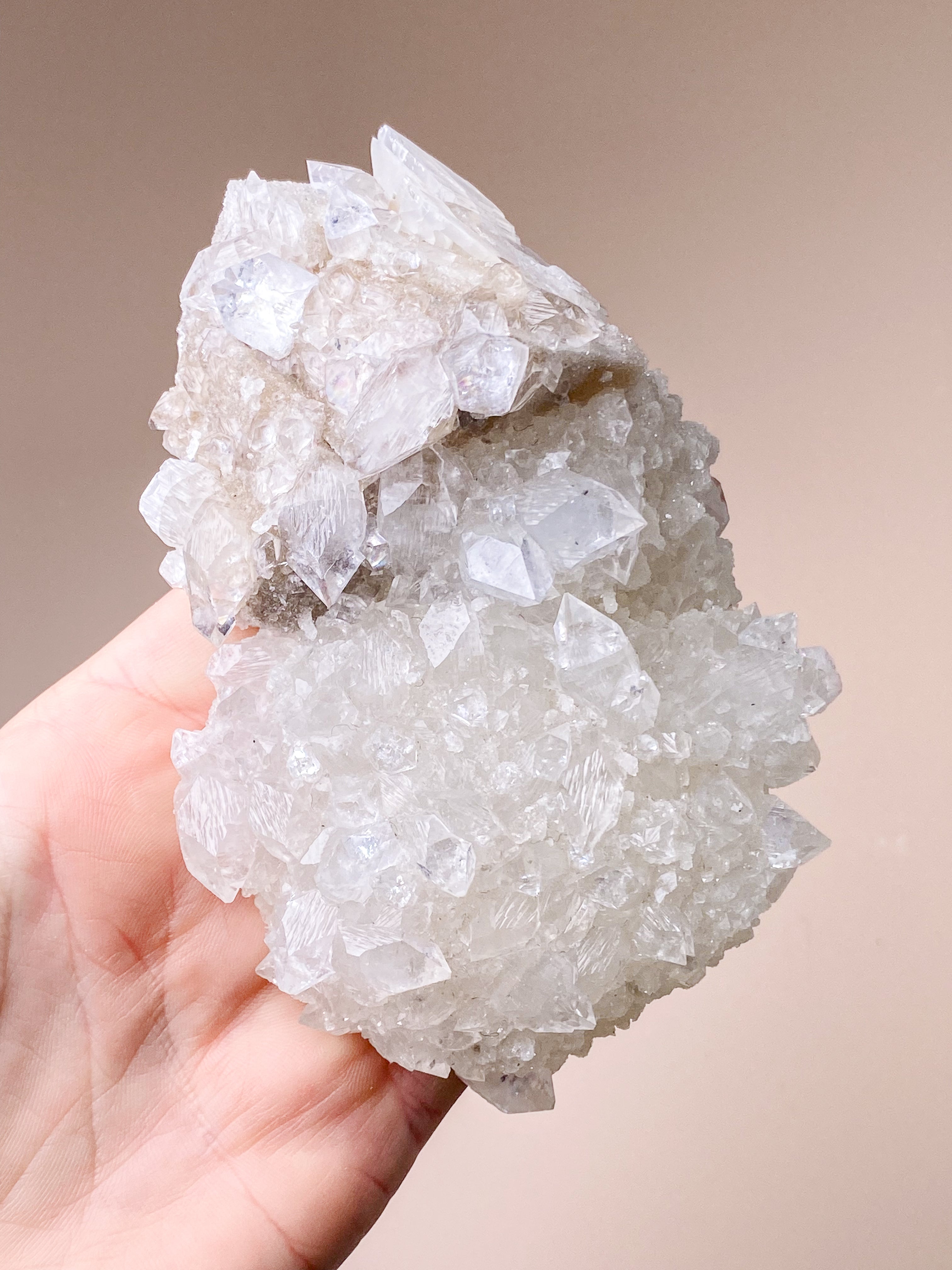 Apofyllitkluster (nr 81)