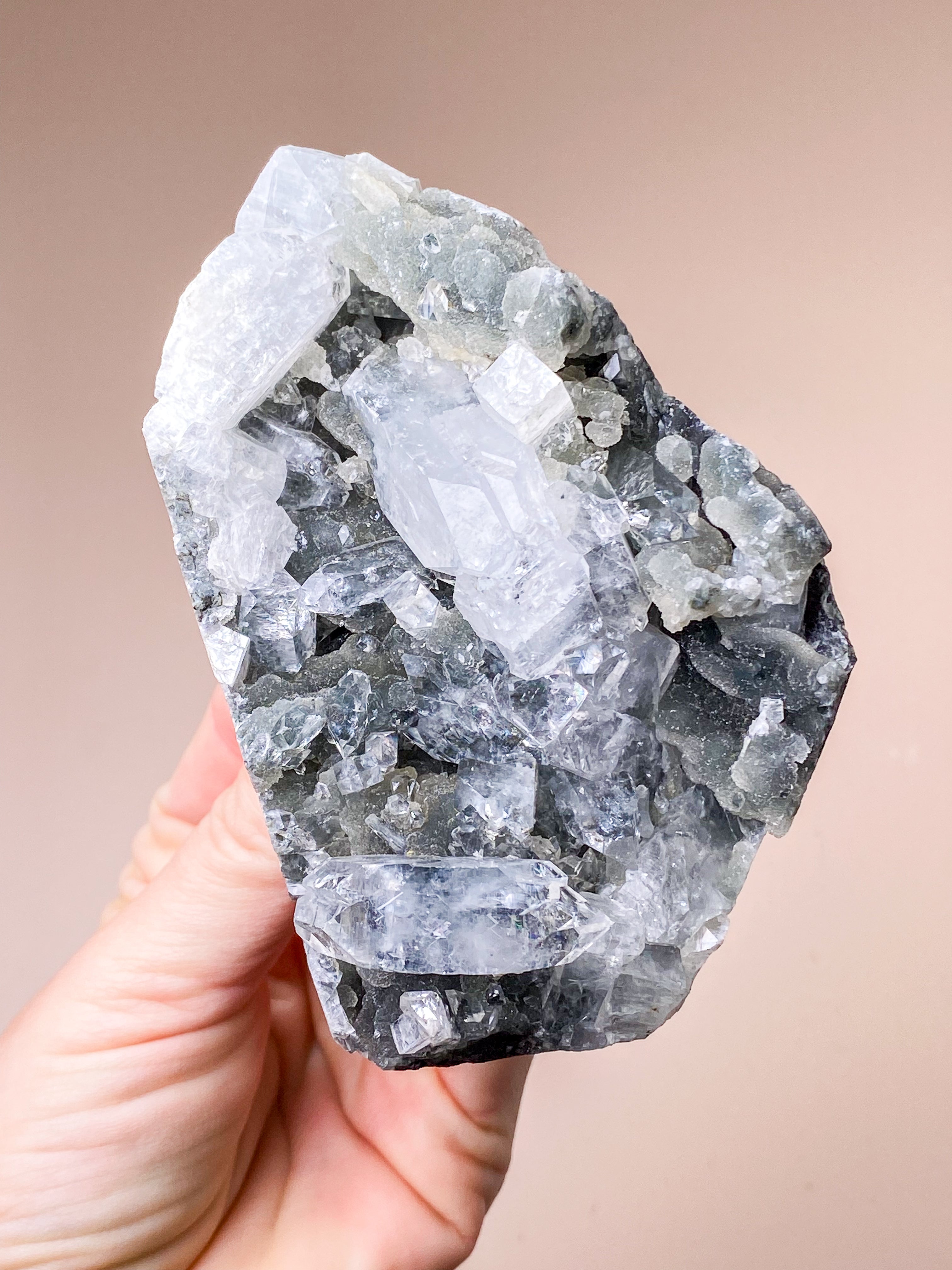 Apofyllitkluster (nr 81)