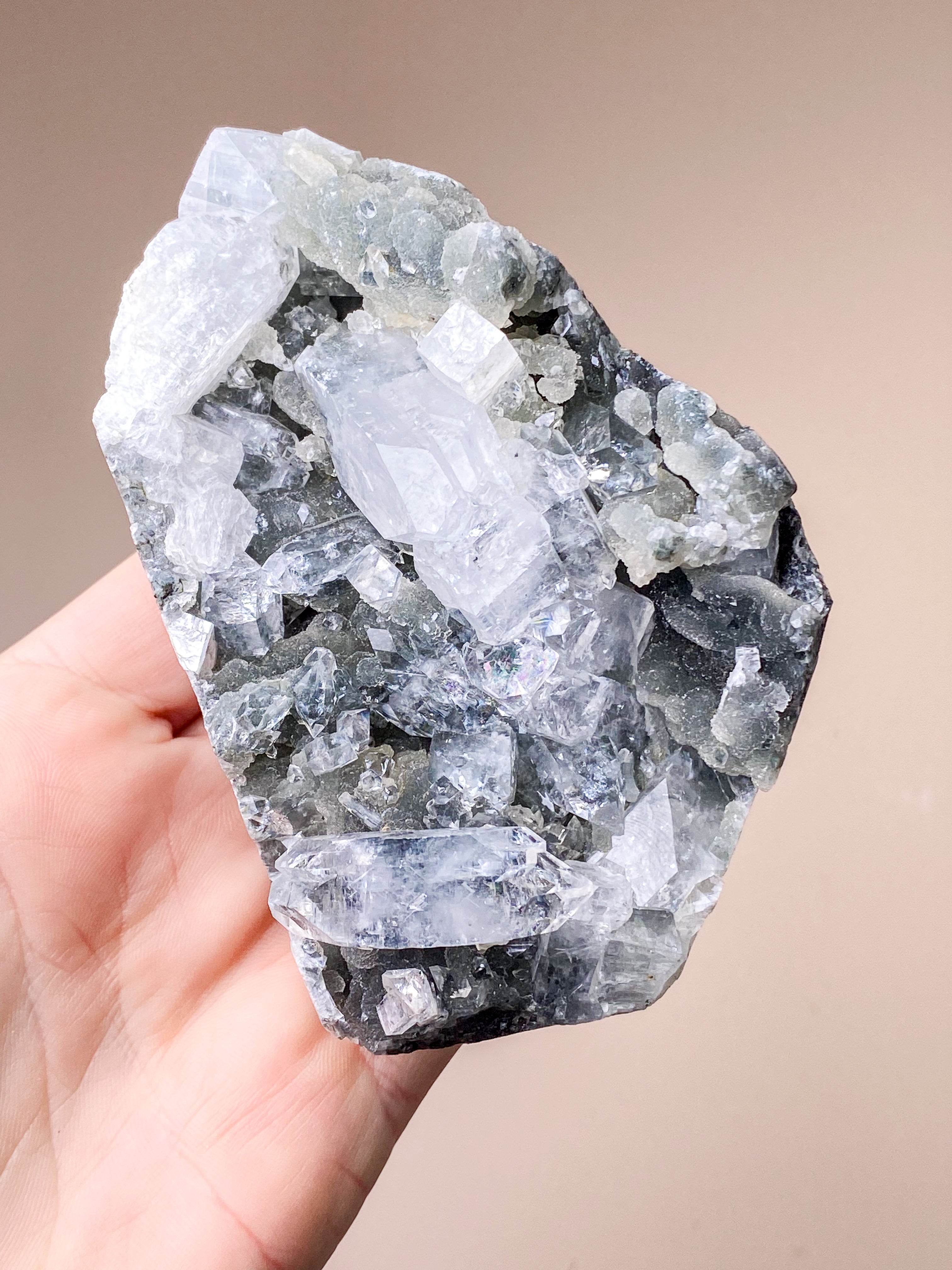 Apofyllitkluster (nr 81)