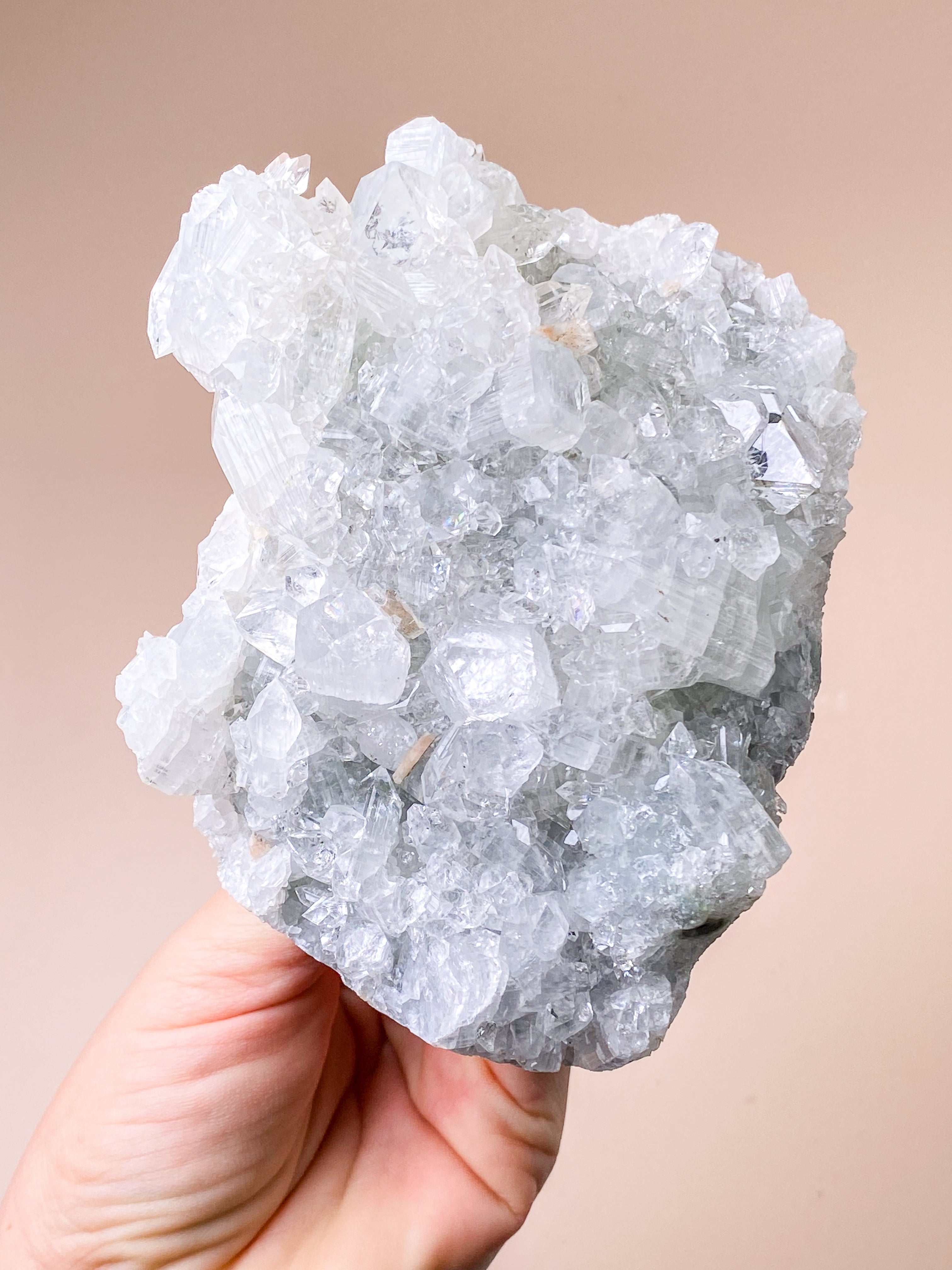 Apofyllitkluster (nr 81)