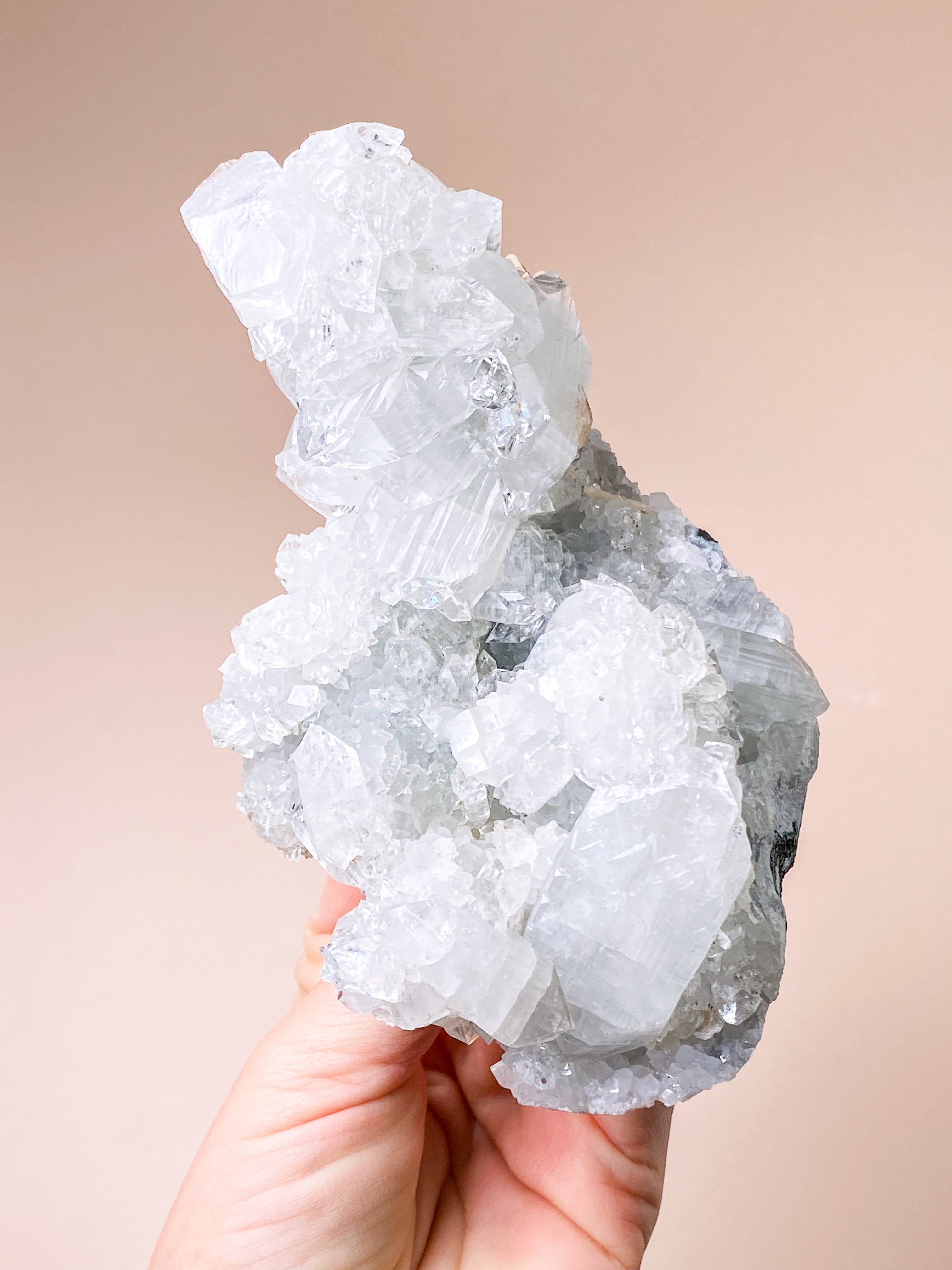 Apofyllitkluster (nr 81)