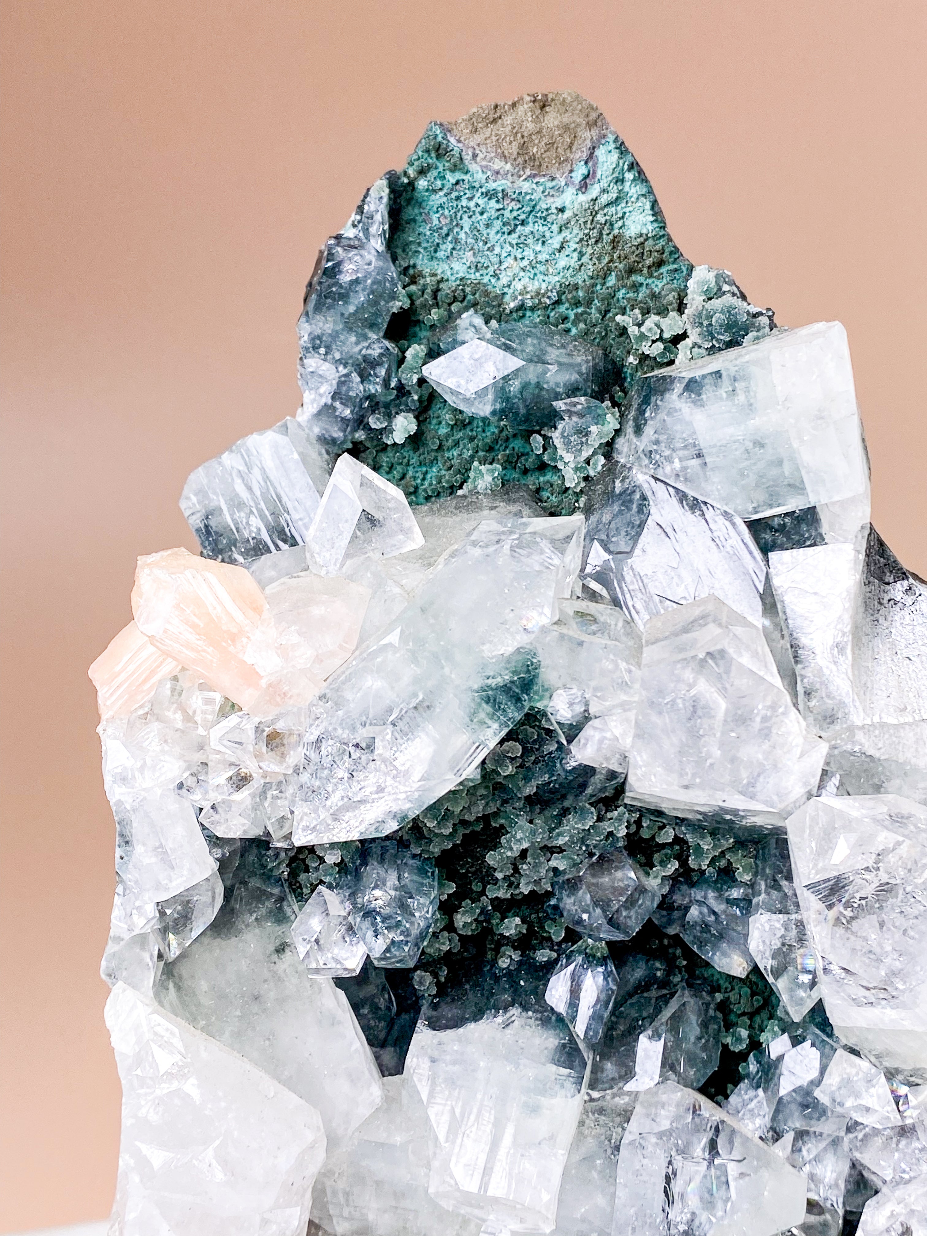 Apofyllitkluster (nr 81)