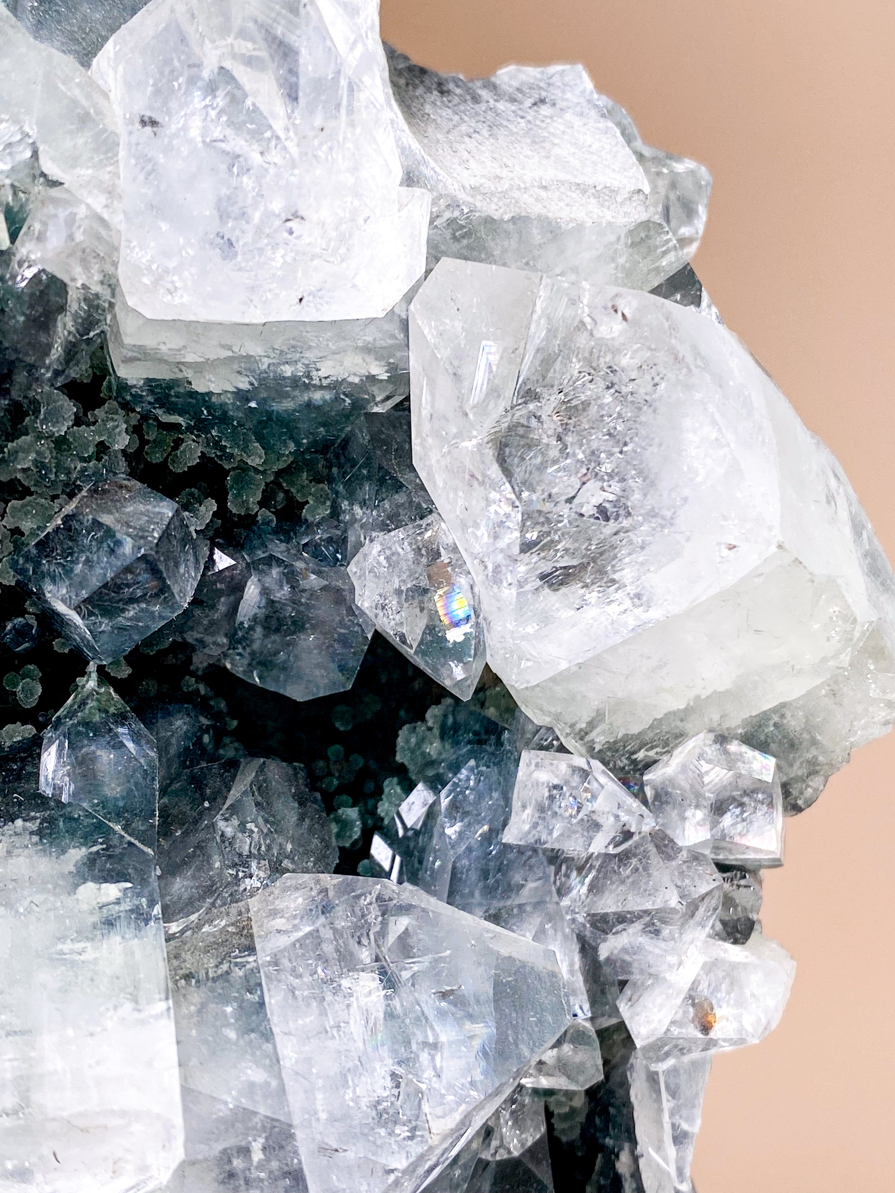 Apofyllitkluster (nr 81)