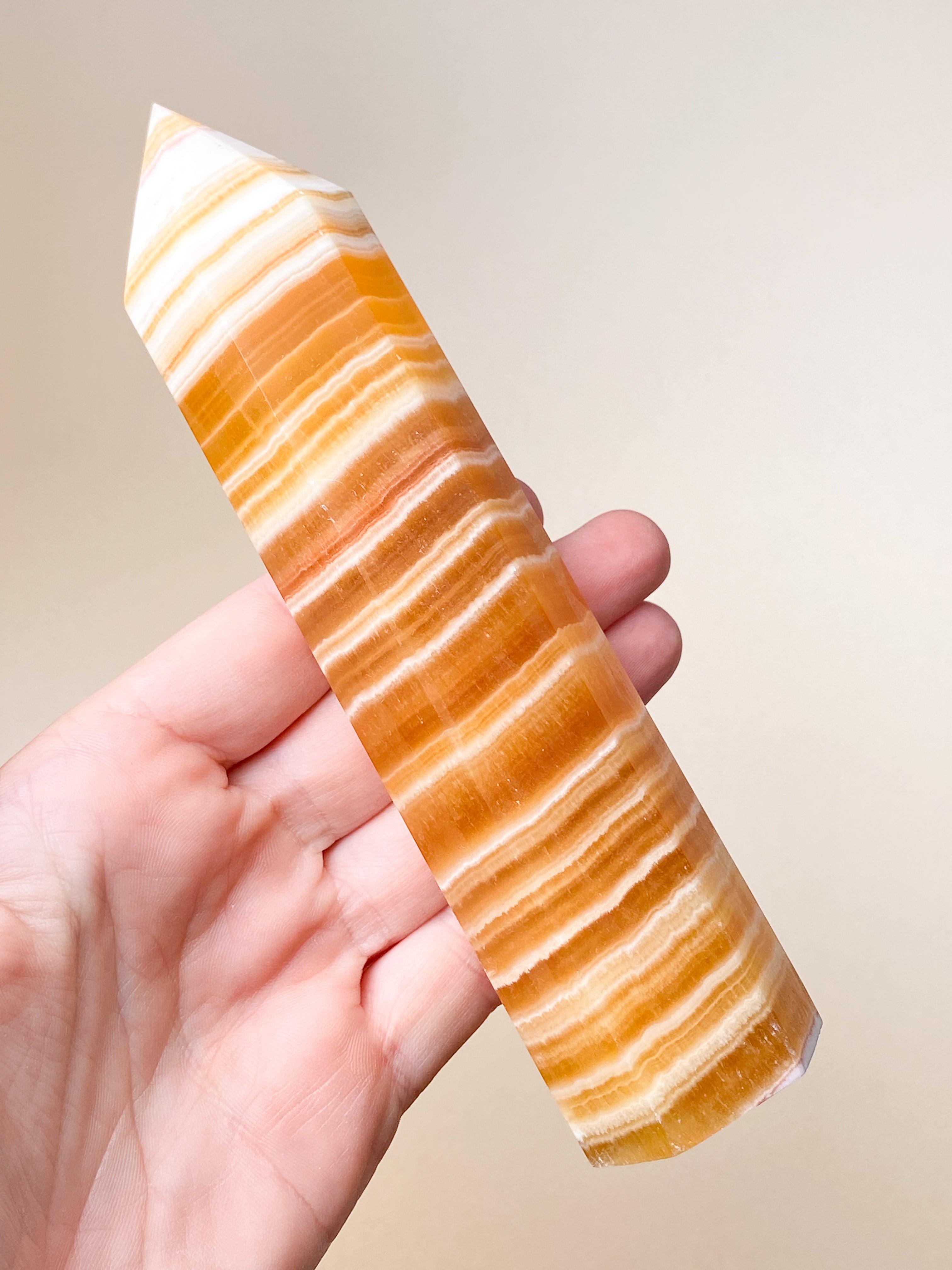Orange Calcit Tårn Med Bånd (Nr. 6)
