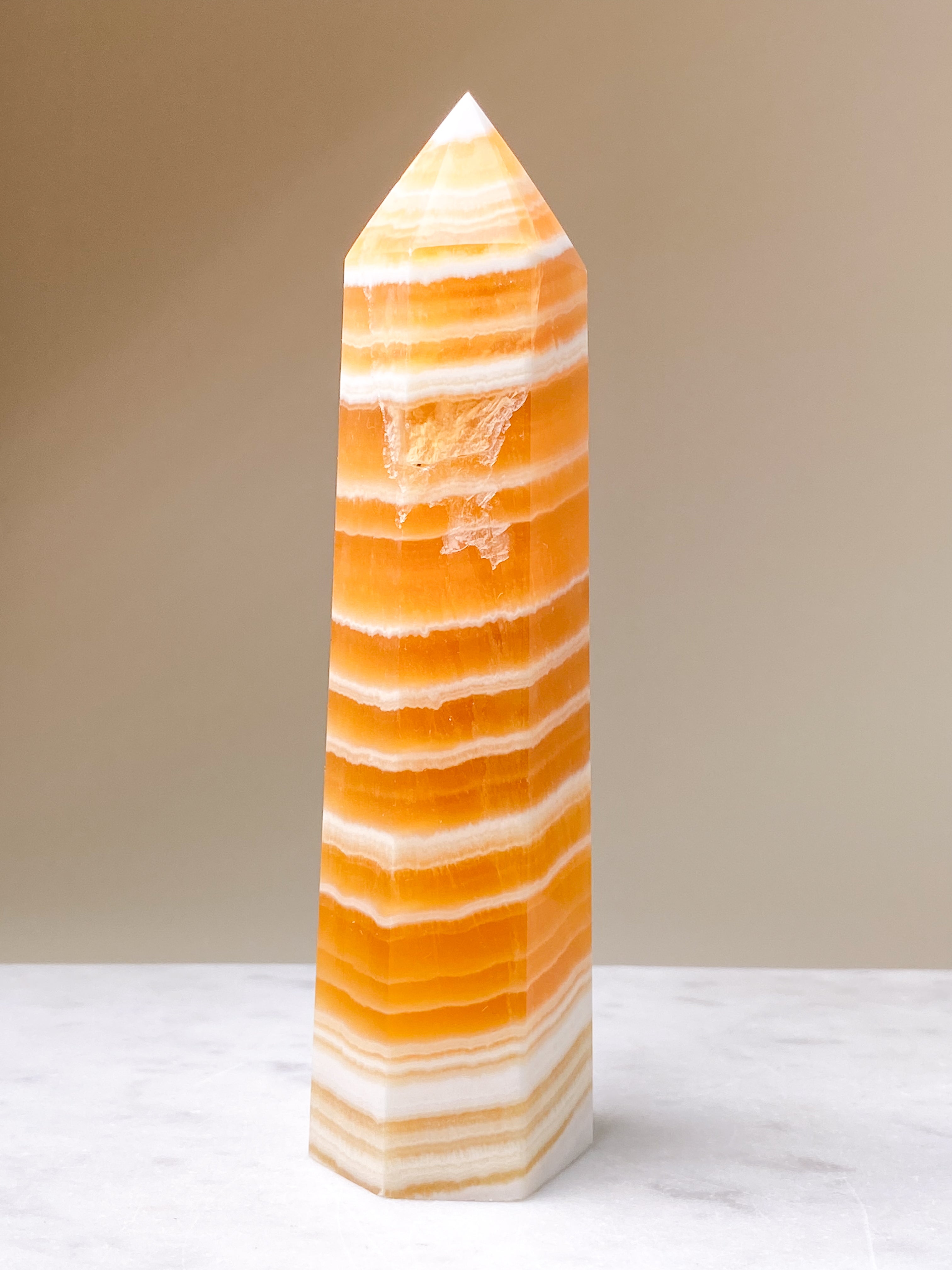 Orange Calcit Tårn Med Bånd (Nr. 7)