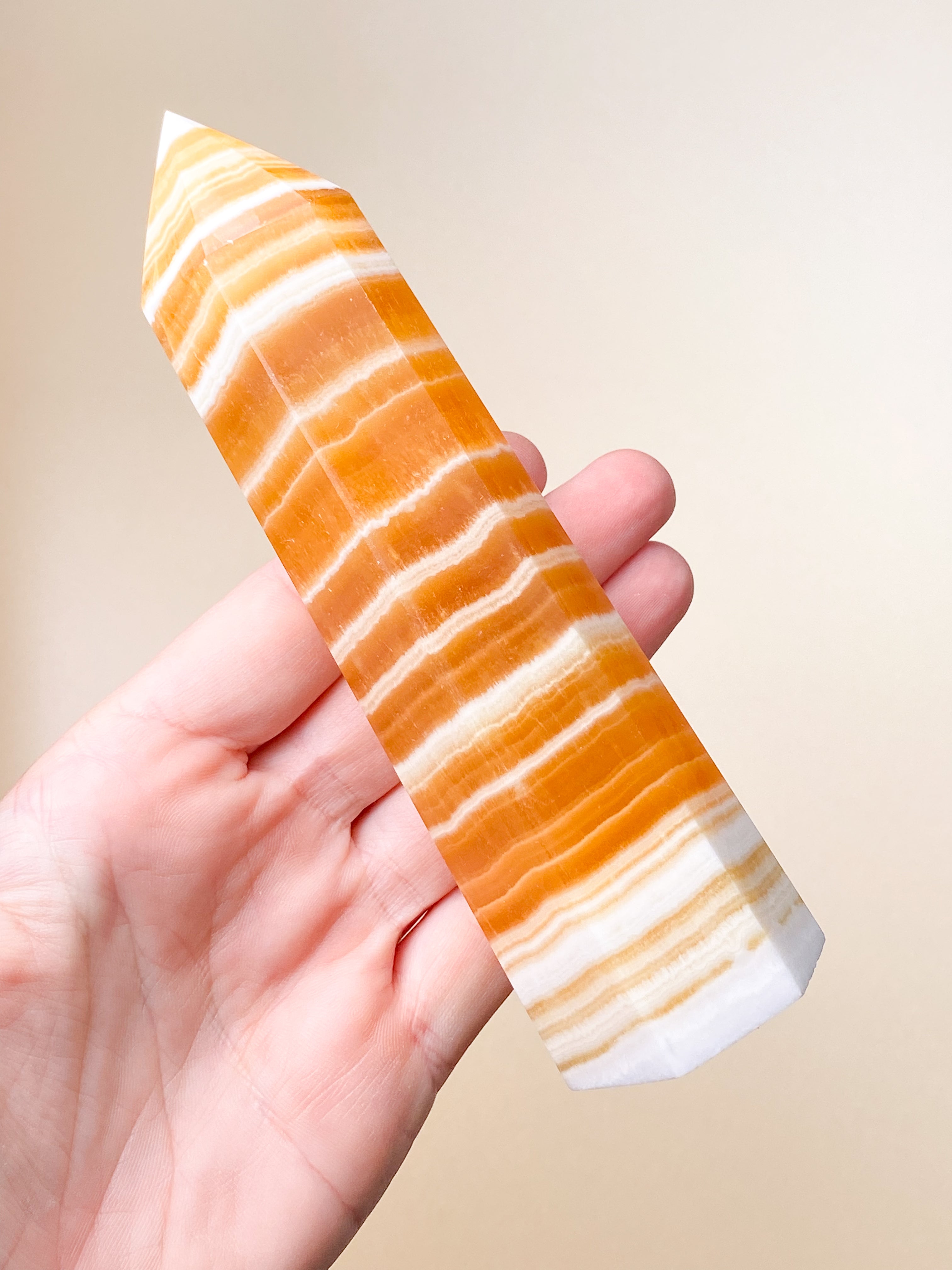 Orange Calcit Tårn Med Bånd (Nr. 7)