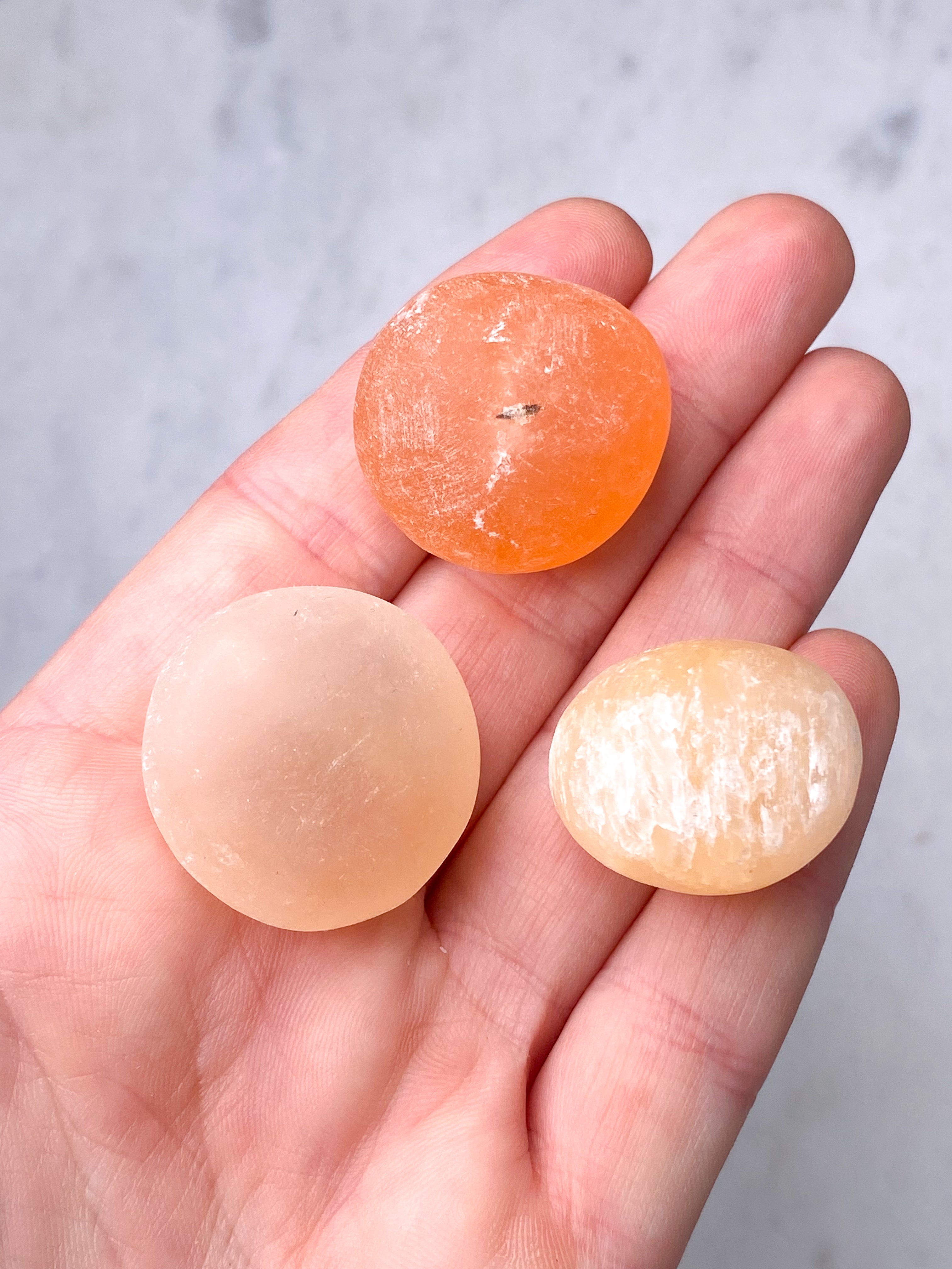 Orange selenit polerad