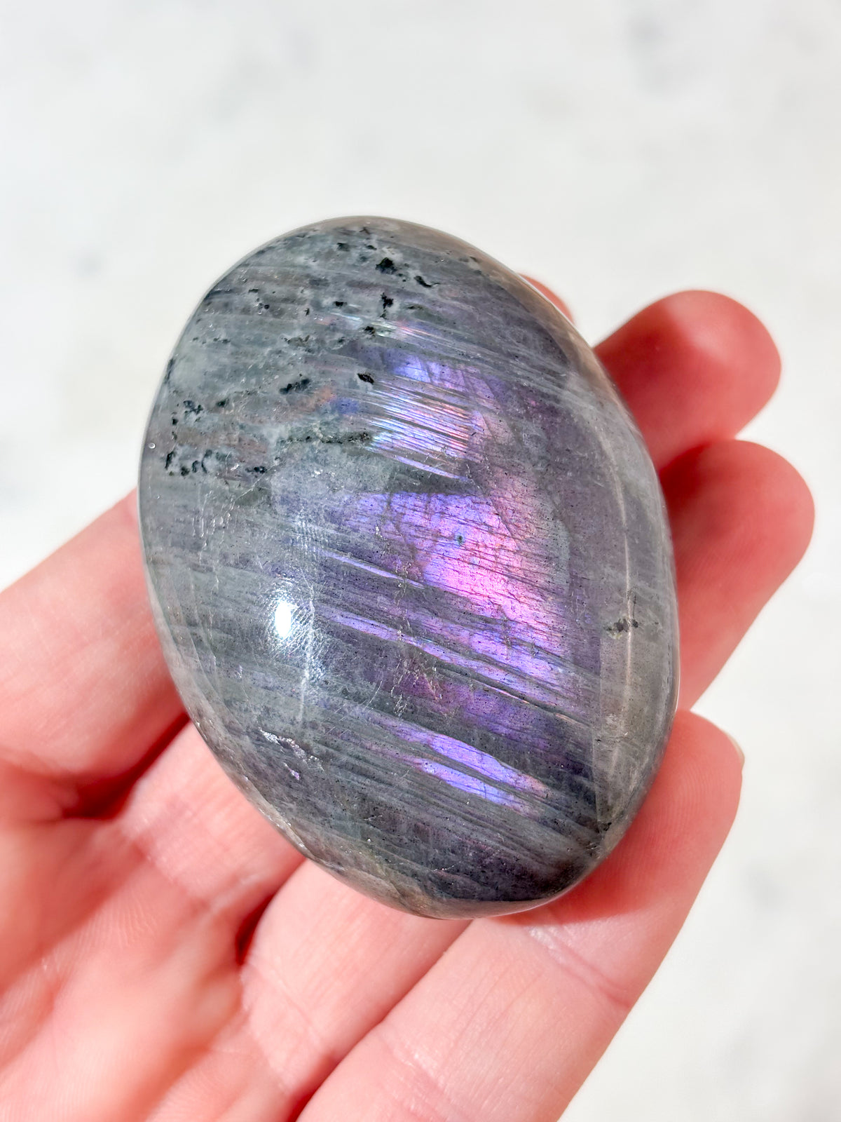 Lilla Labradorit Palmstone (Nr. 2)