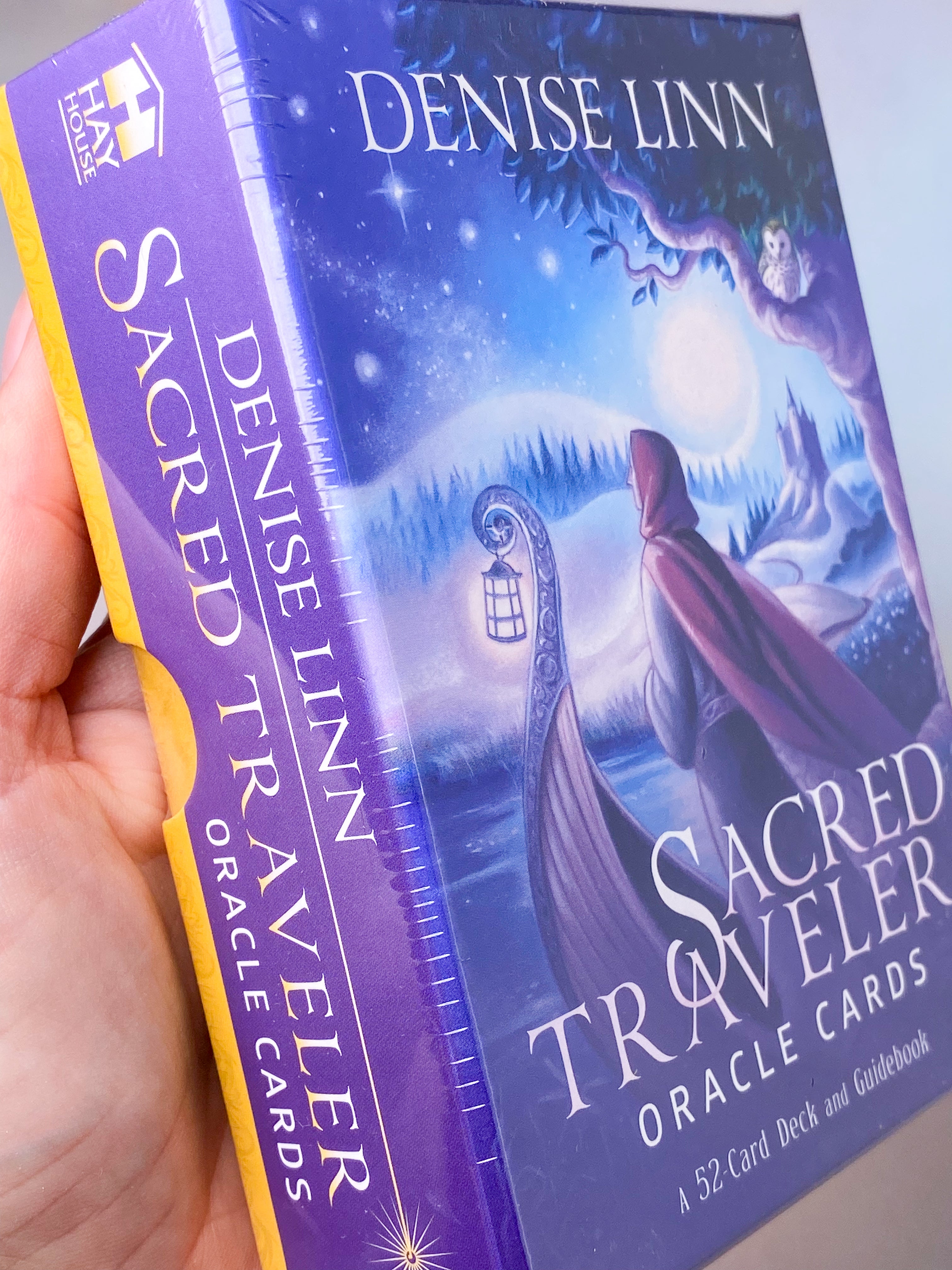 Sacred Traveler Oracle Card av Denise Linn