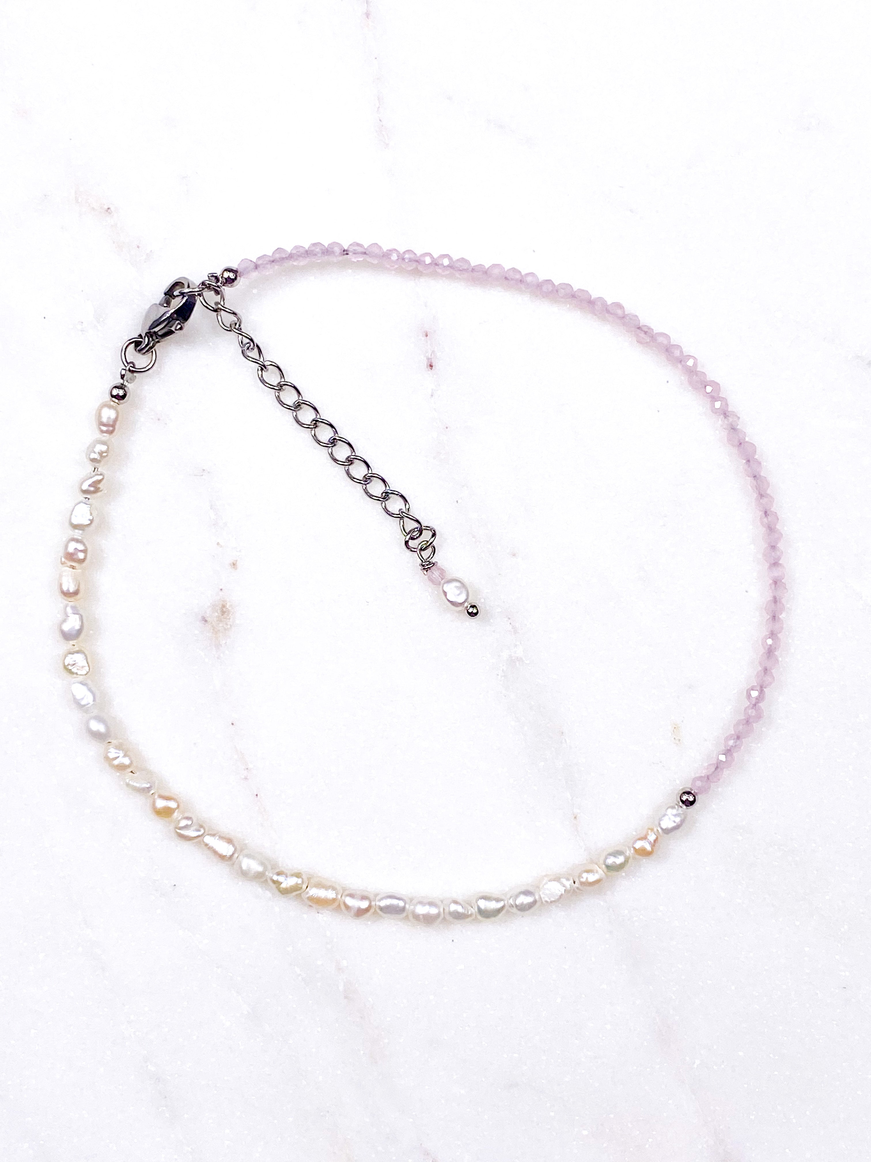 Fotlänk med fasett i rosenkvarts och sötvattenspärla