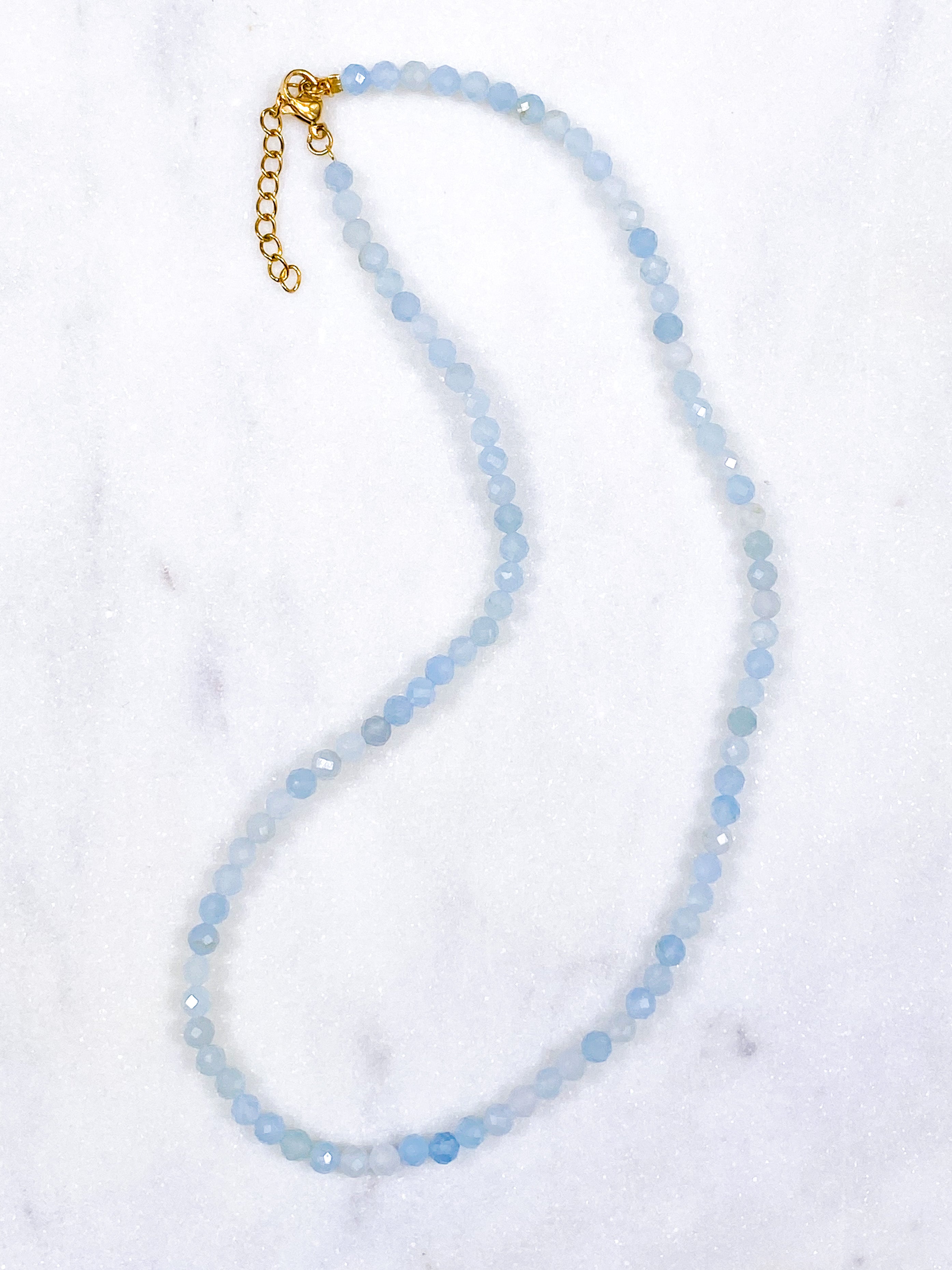 Halsband med akvamarin och fasetter