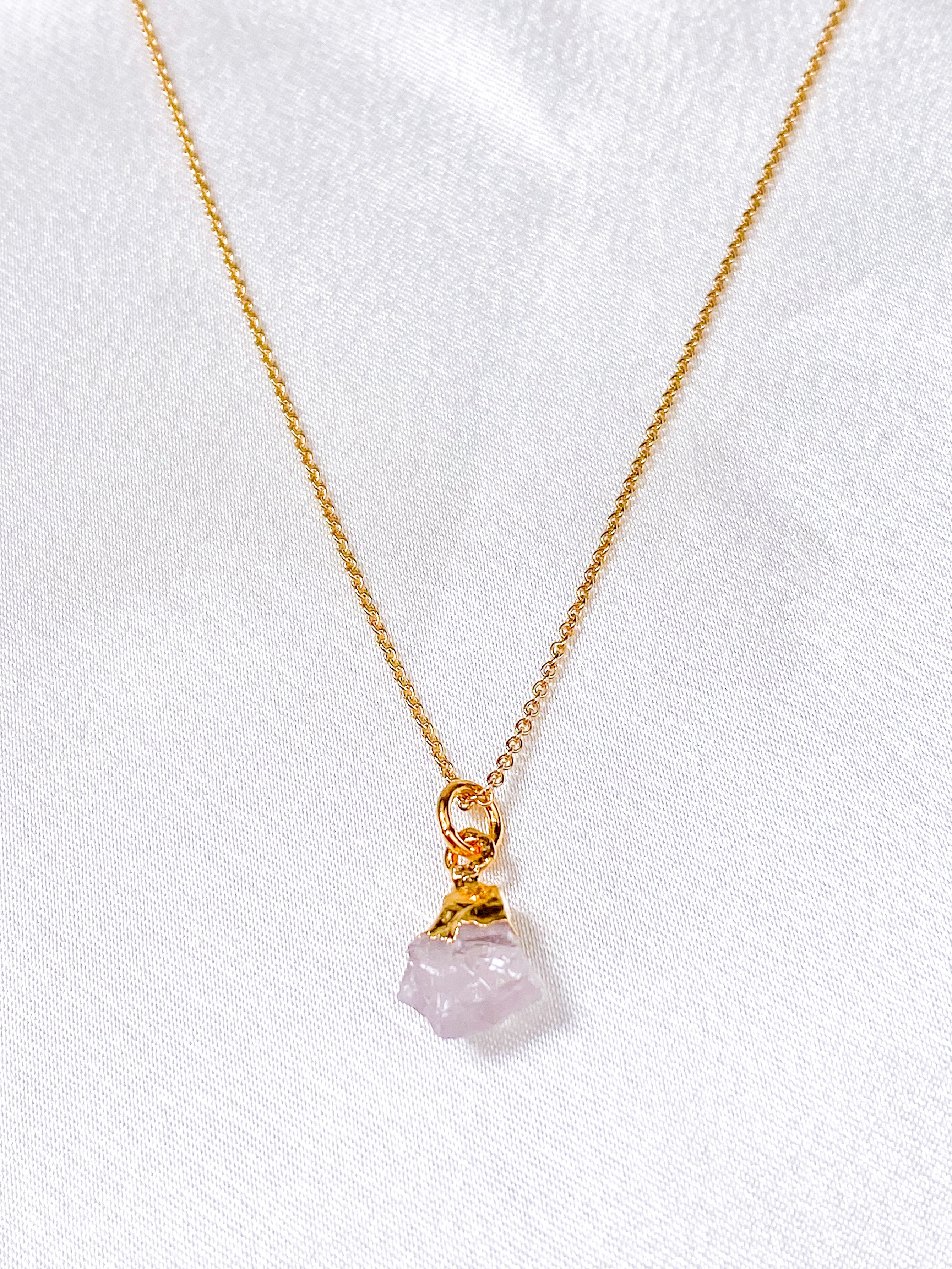 Rosakvarts Raw Necklace (Gold)