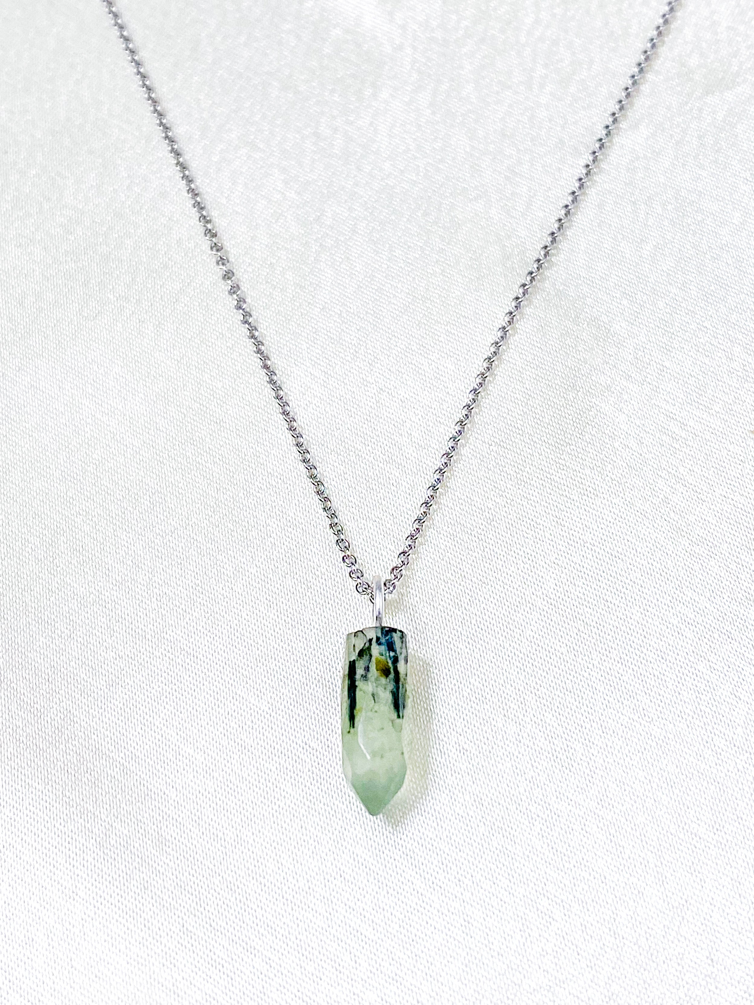 Prehnit Spike Halsband