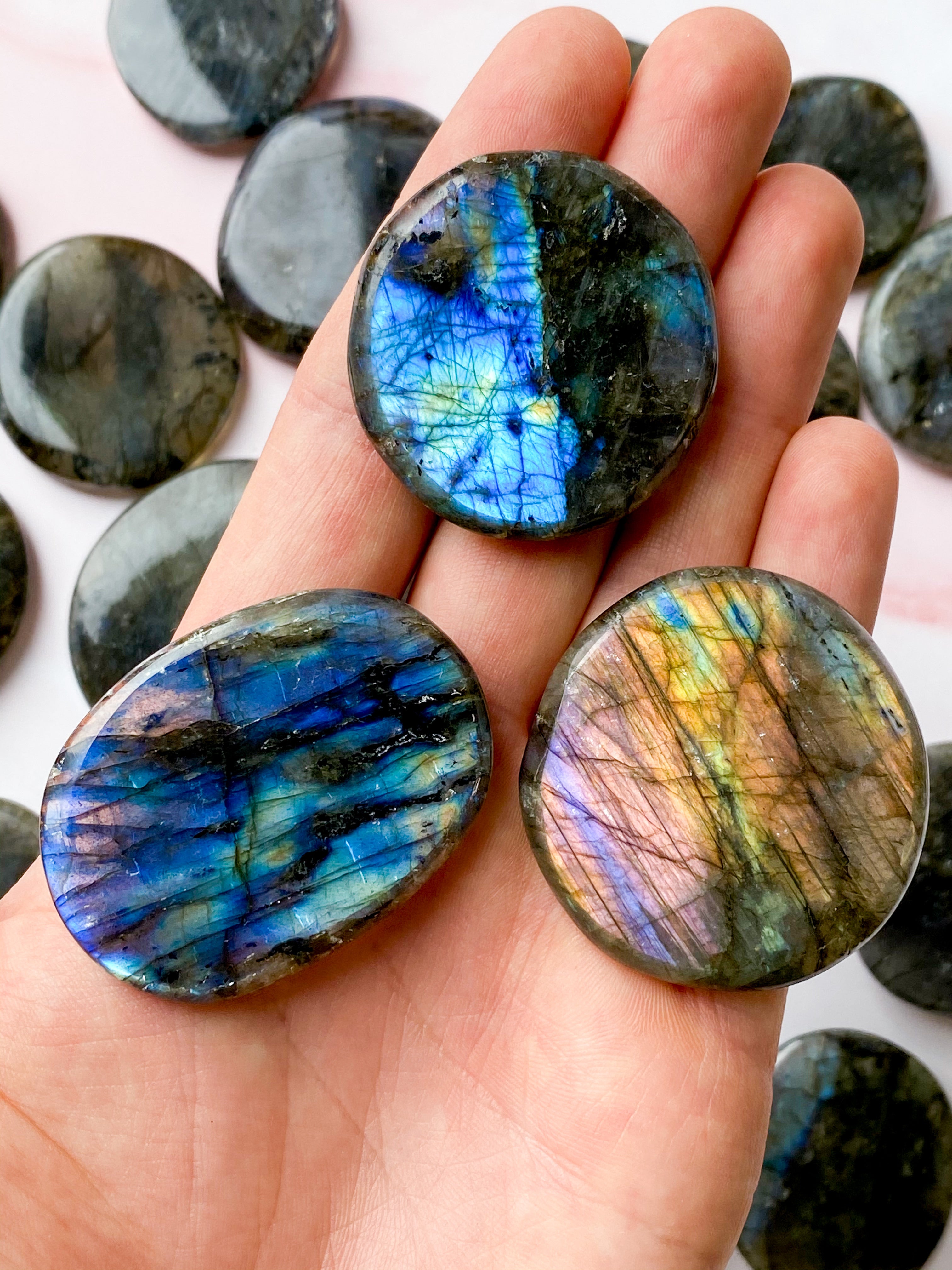 Labradorite polerad