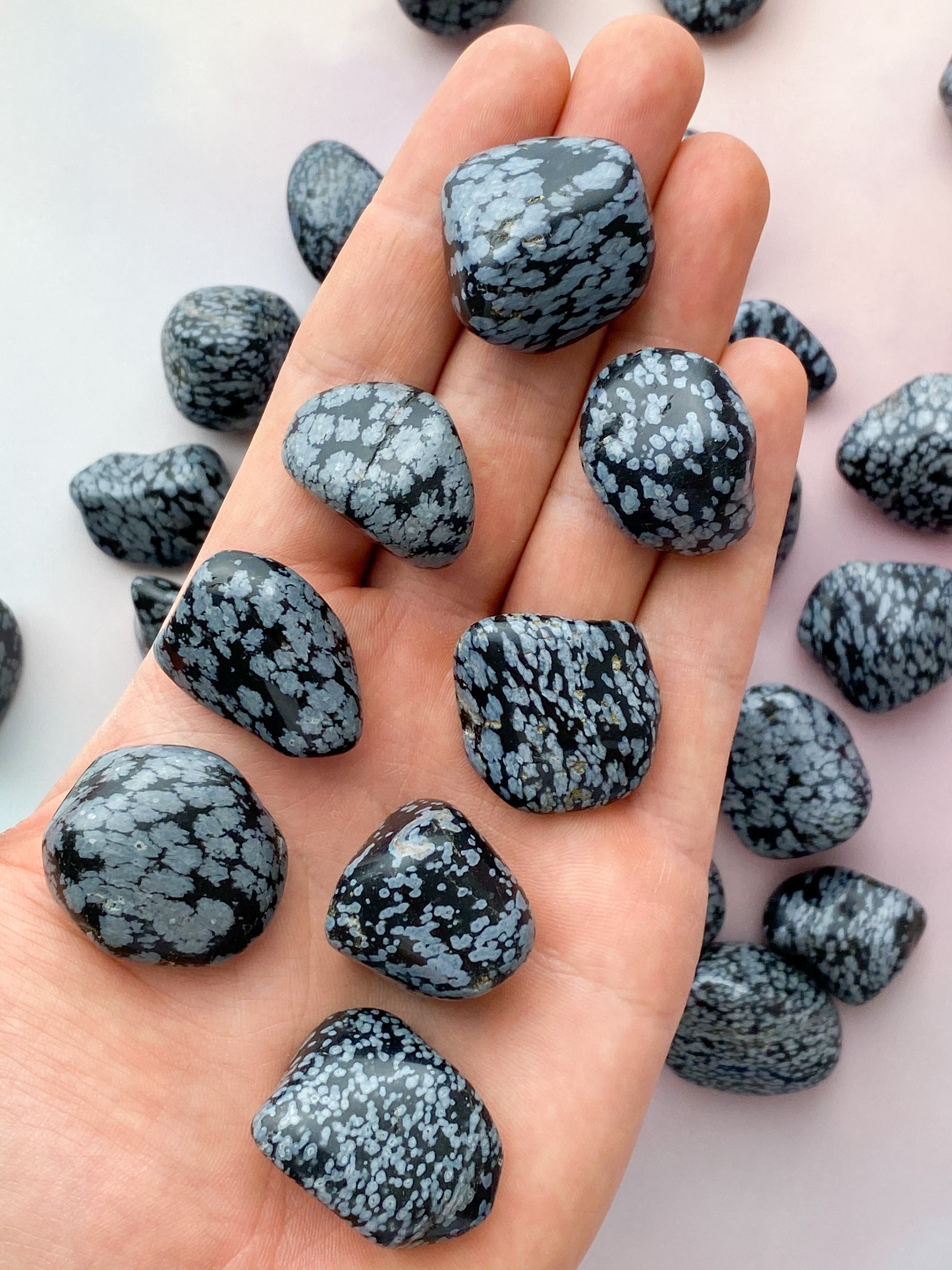 Snöflingor obsidian polerad