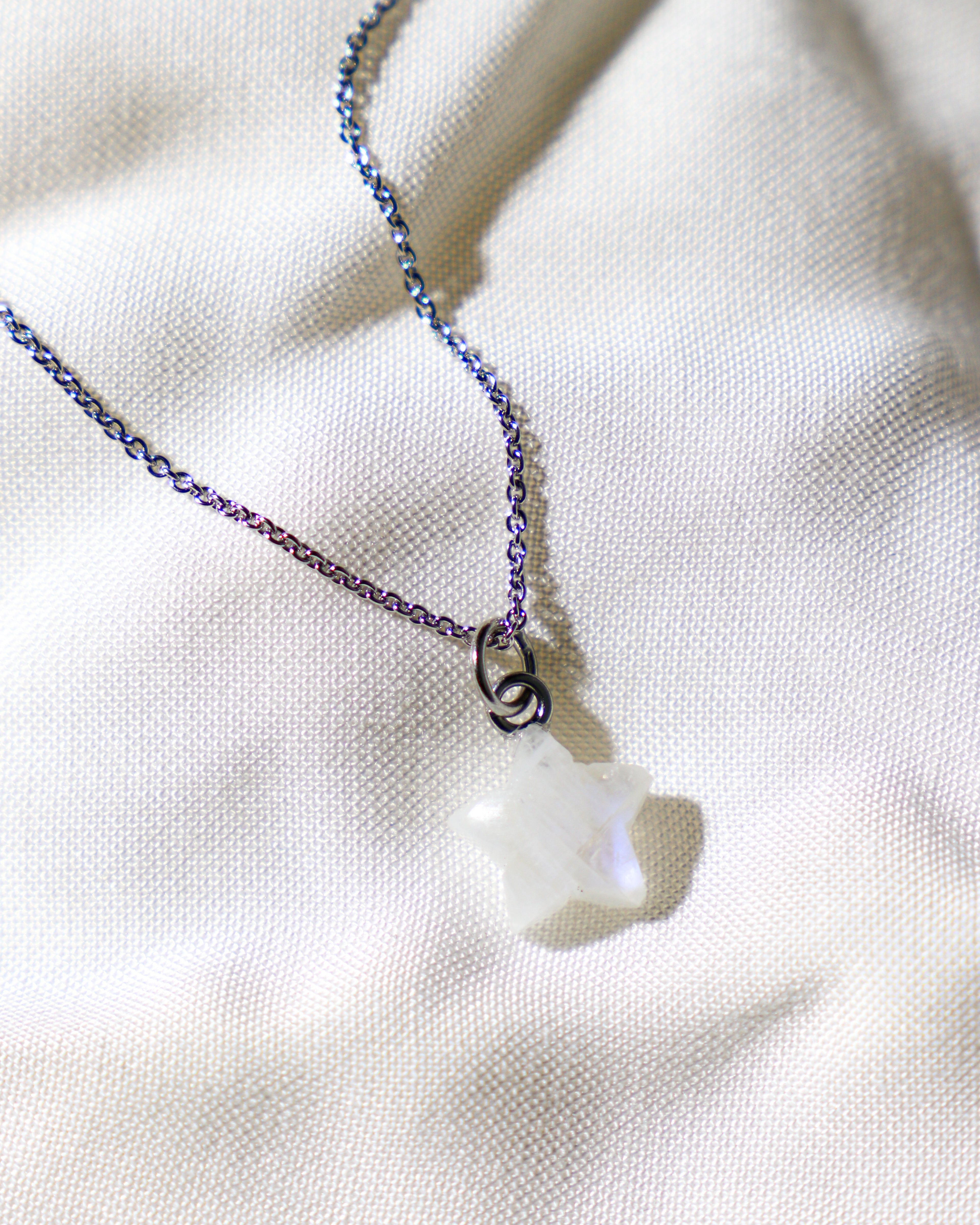 Halsband med petit hjärta i blått kalcedon