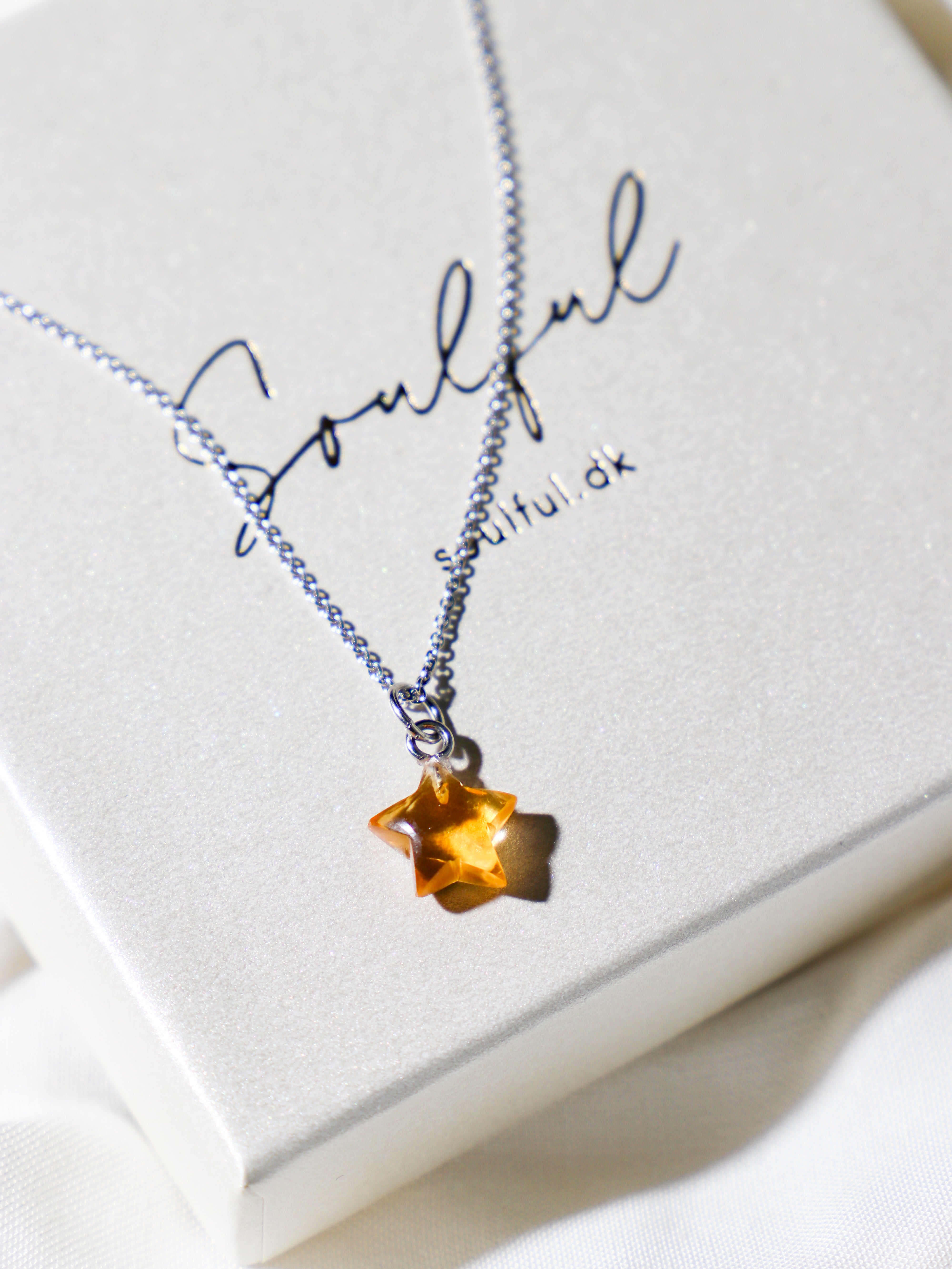 Halsband med petit hjärta i blått kalcedon