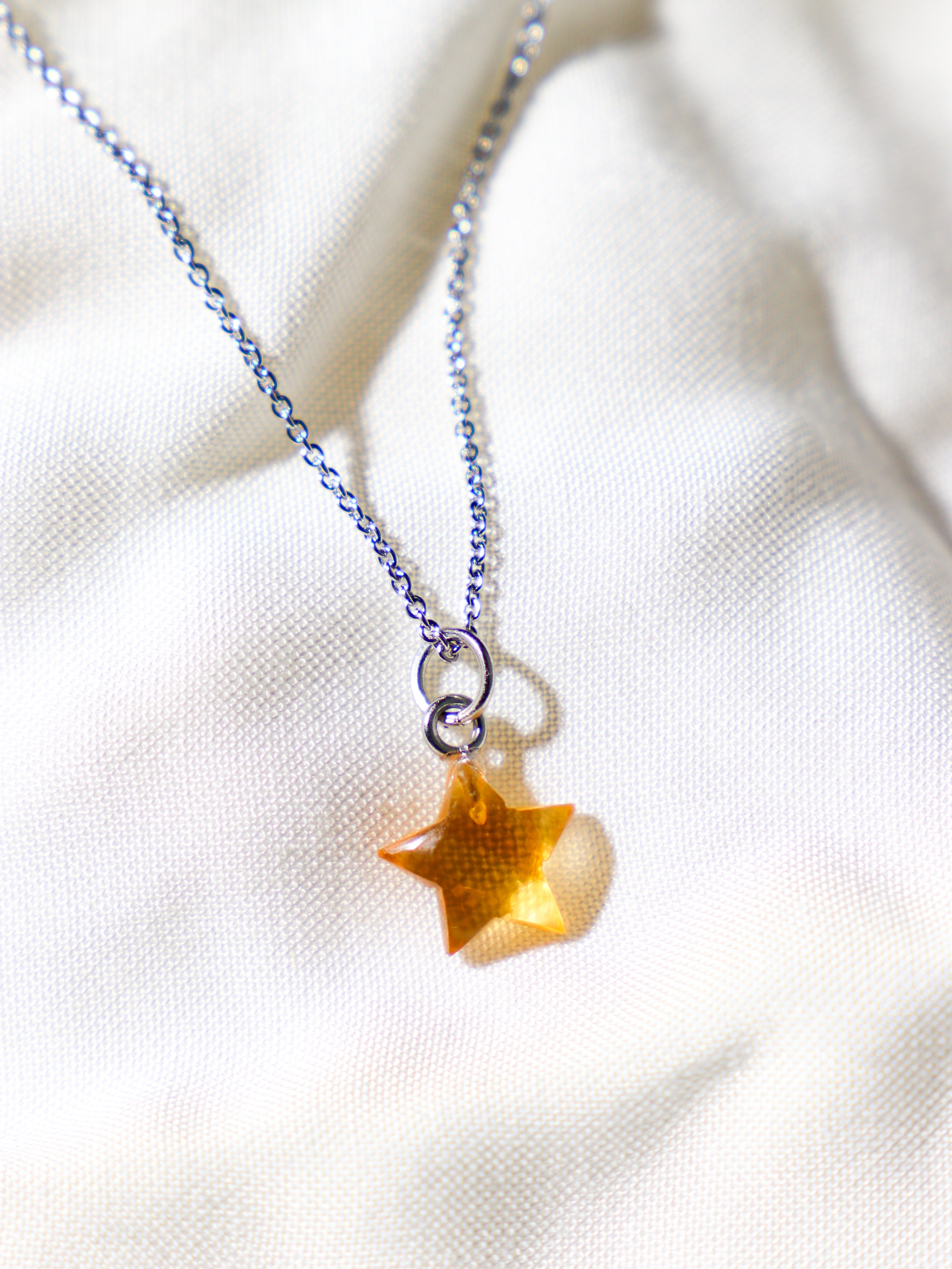 Halsband med petit hjärta i blått kalcedon