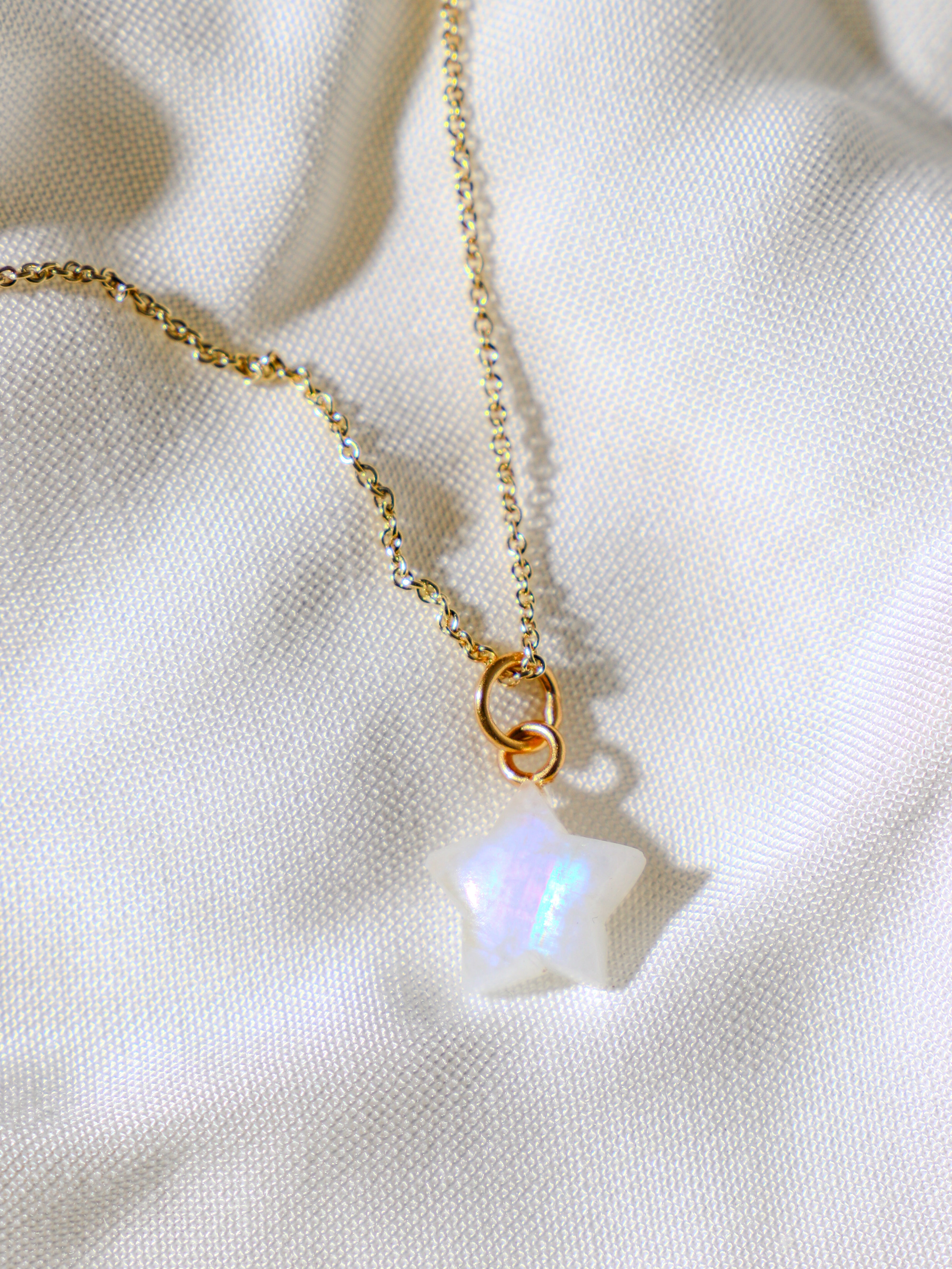 Halsband med petit hjärta i blått kalcedon