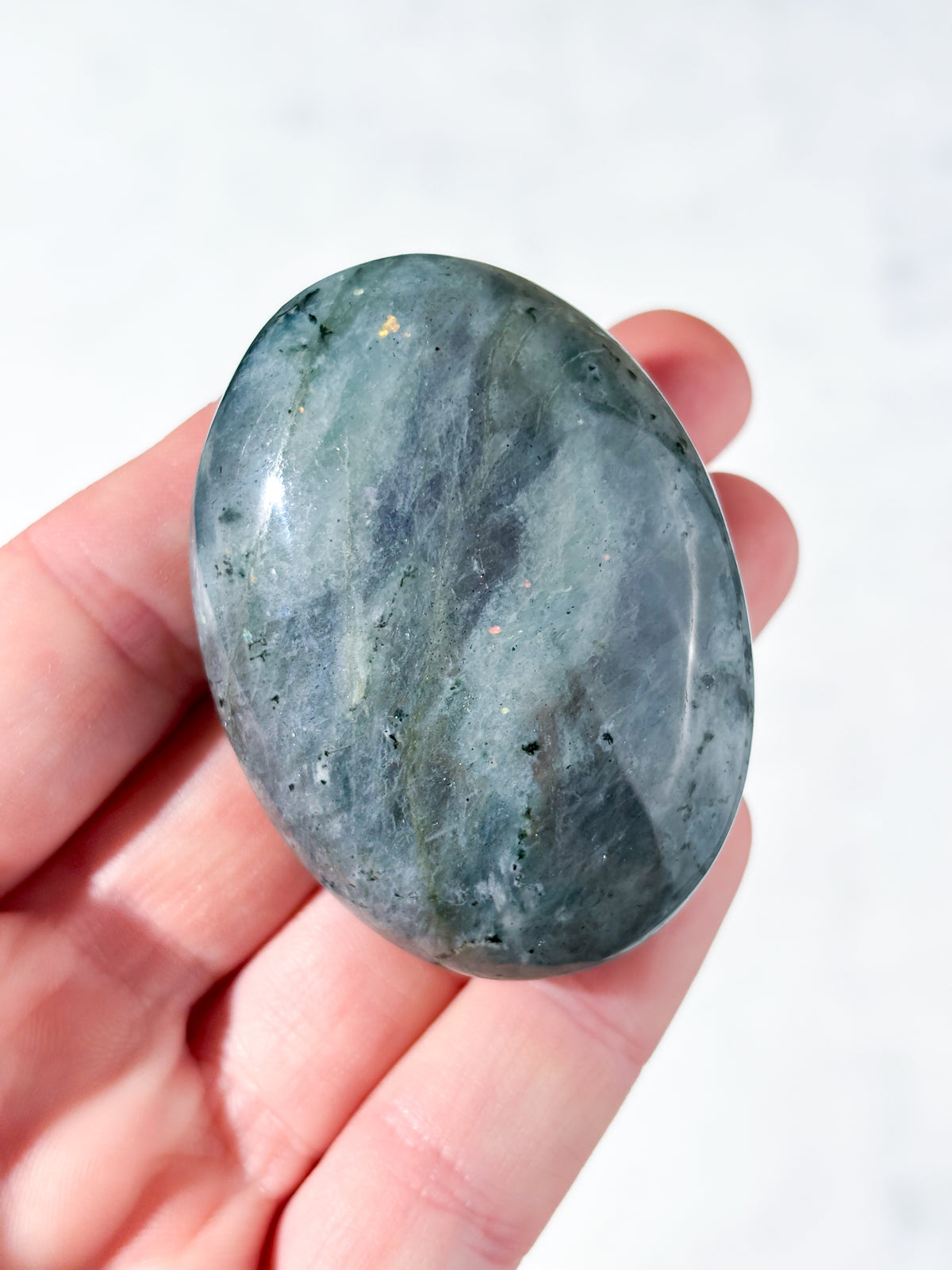 Lilla Labradorit Palmstone (Nr. 49)
