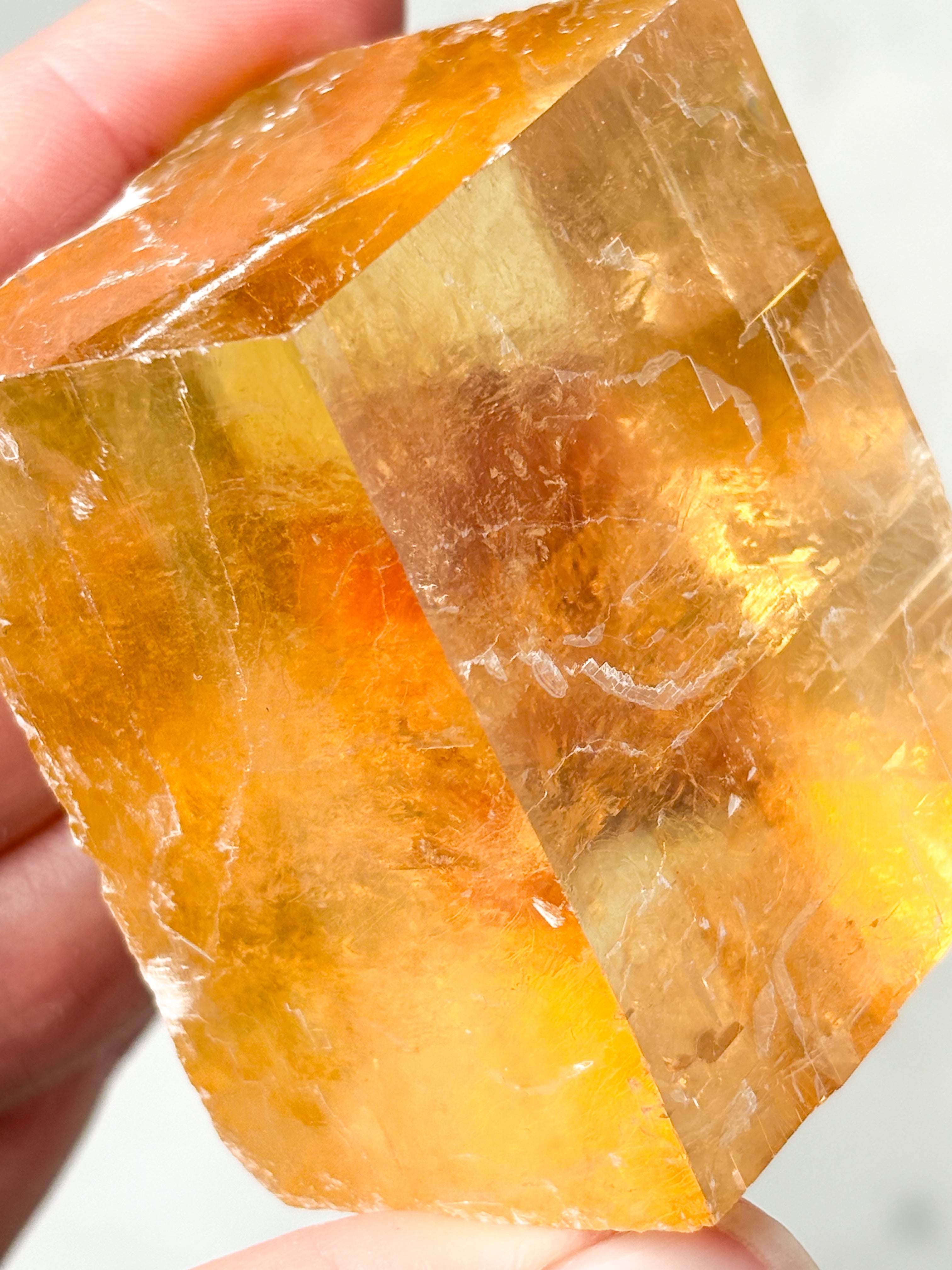 Optisk honungskalscit rå (nr 2) 