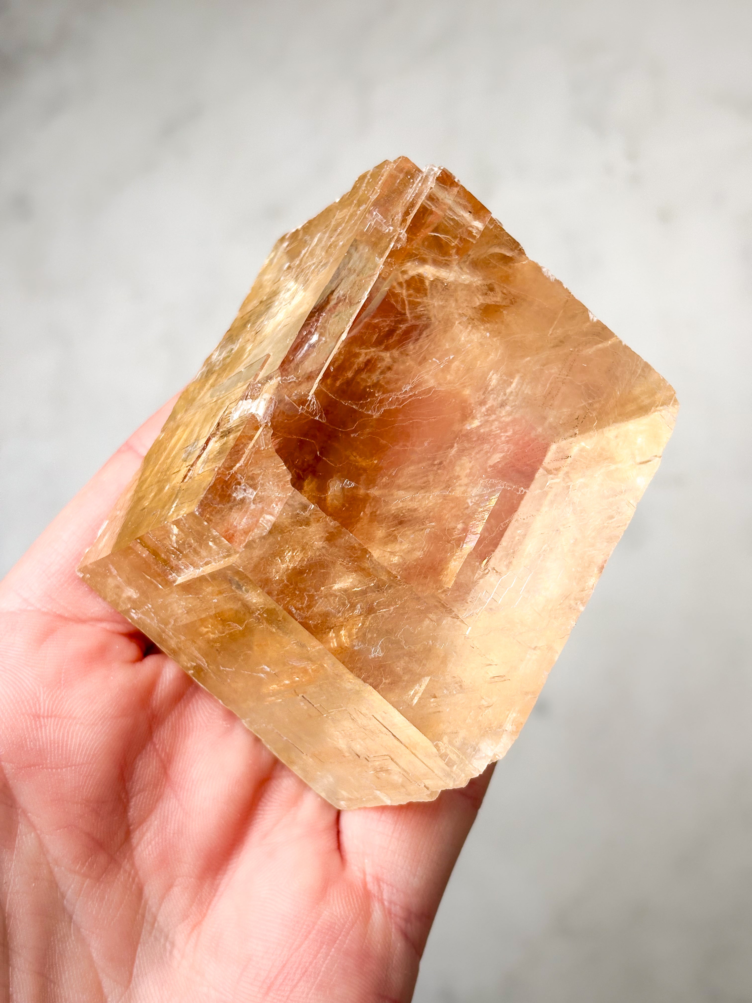 Optisk honungskalscit rå (nr 7) 