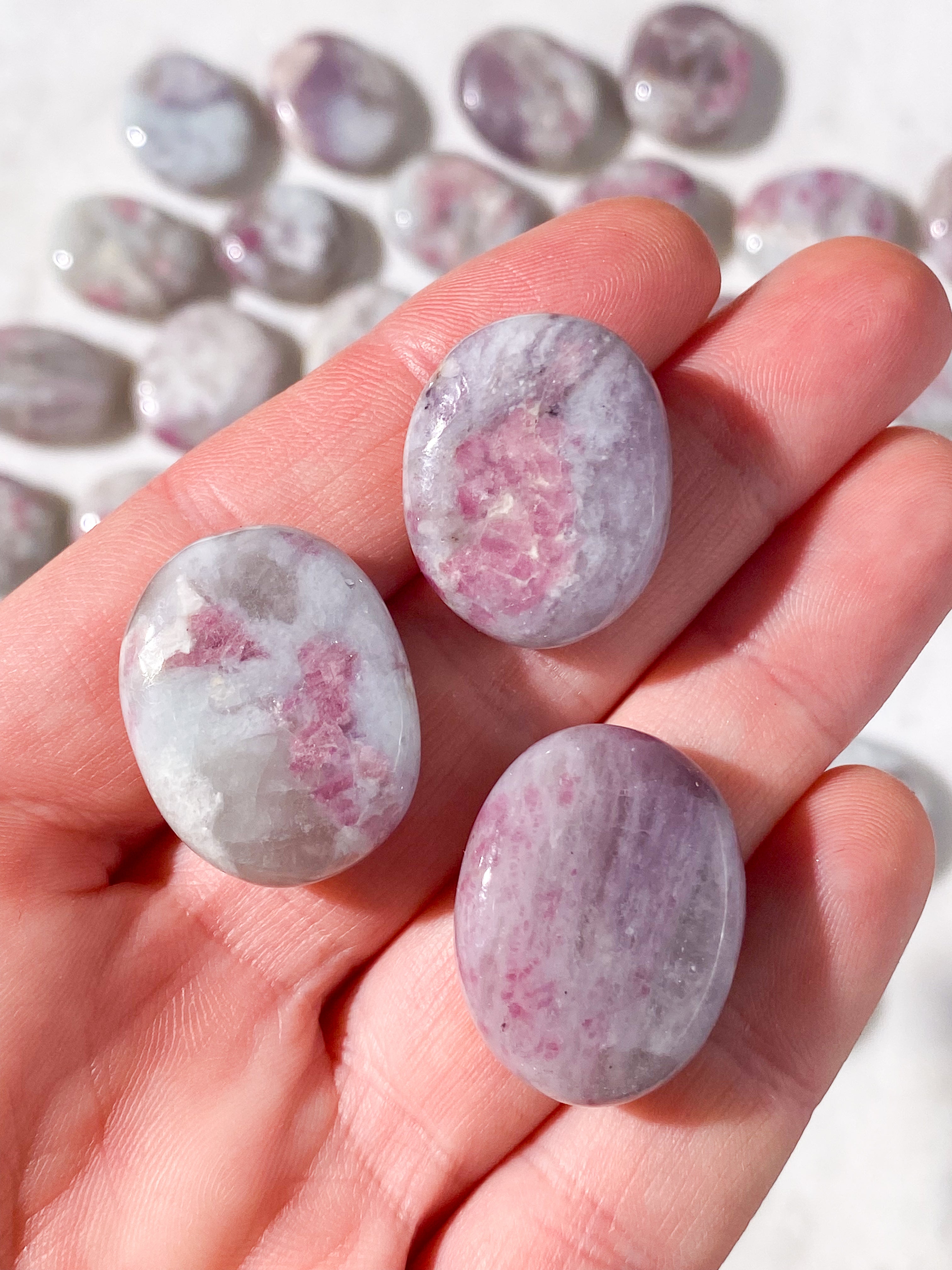 Rubellit (rosa turmalin) amulettfickasten