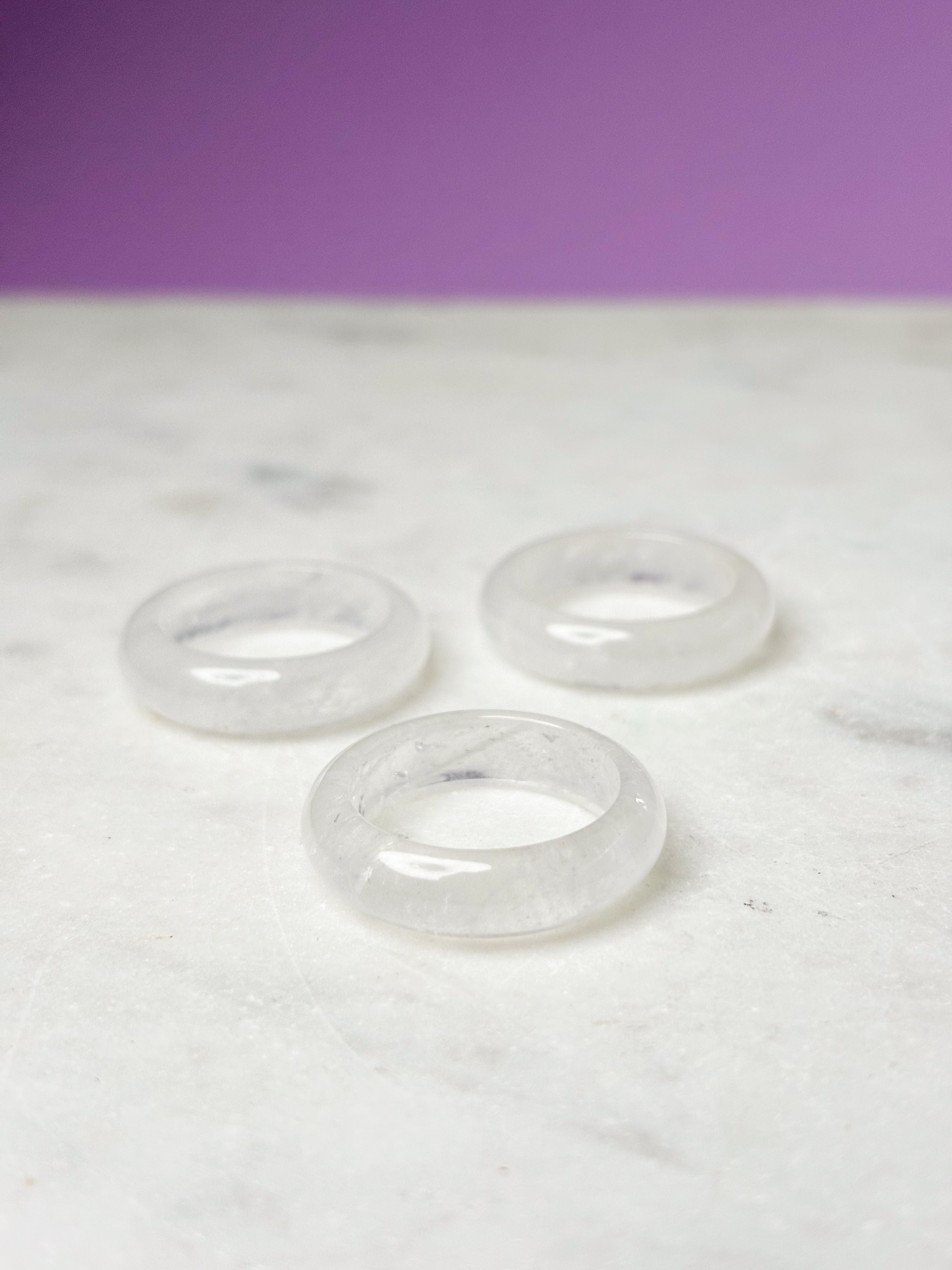 Hållare för bergskristallkula