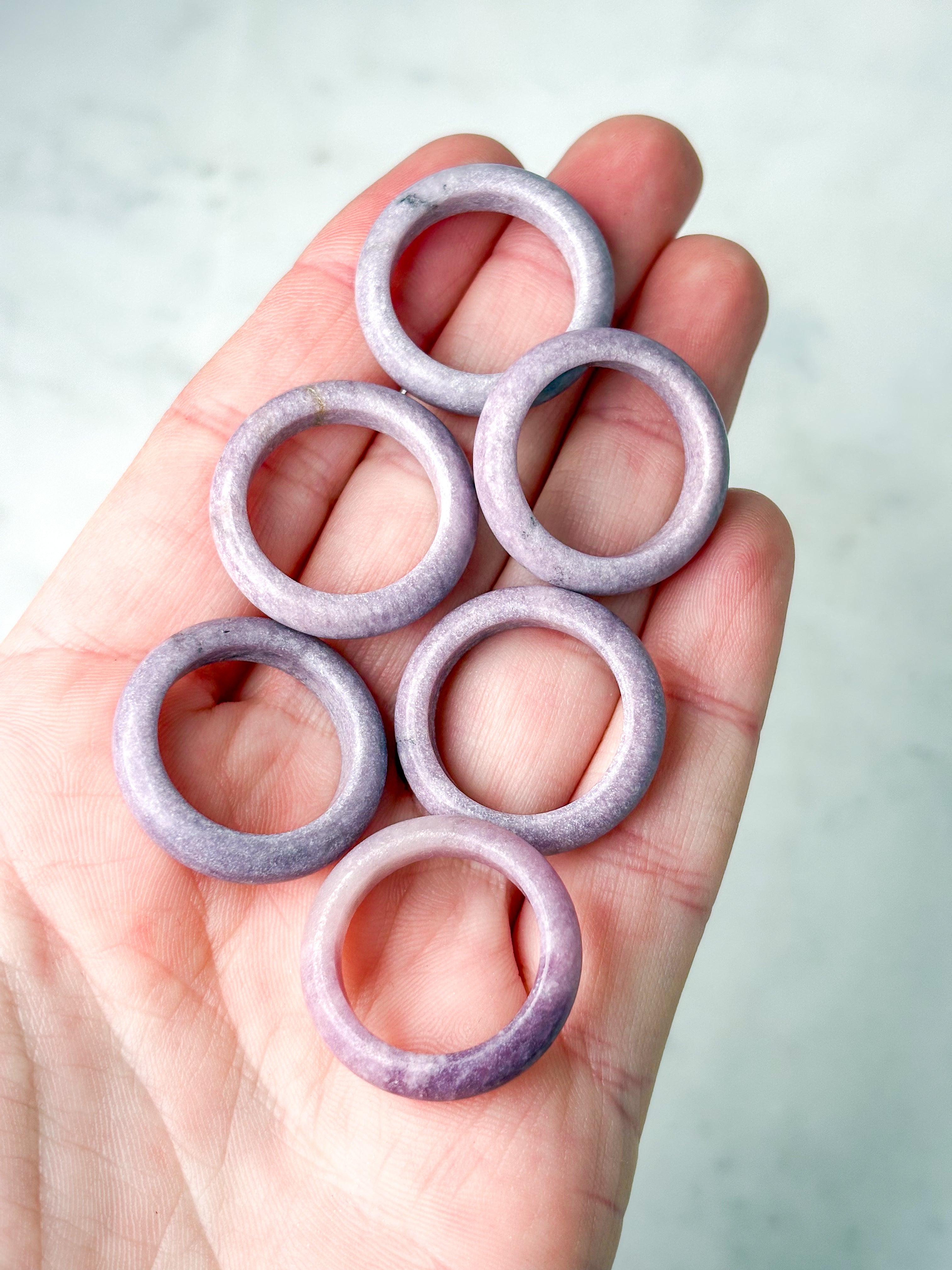 Lepidolitkulhållare