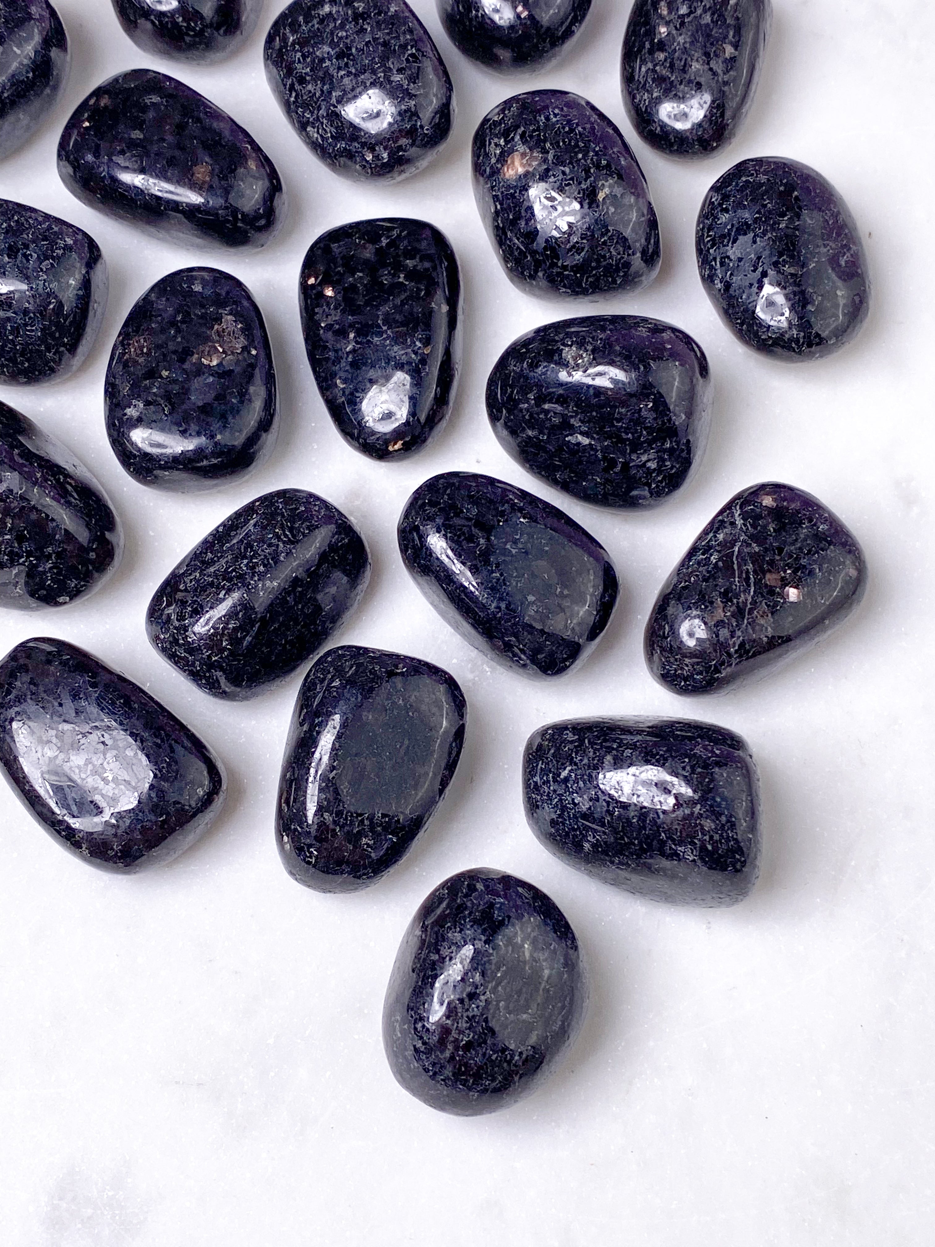 Nuumit (Greenlandic) polerad