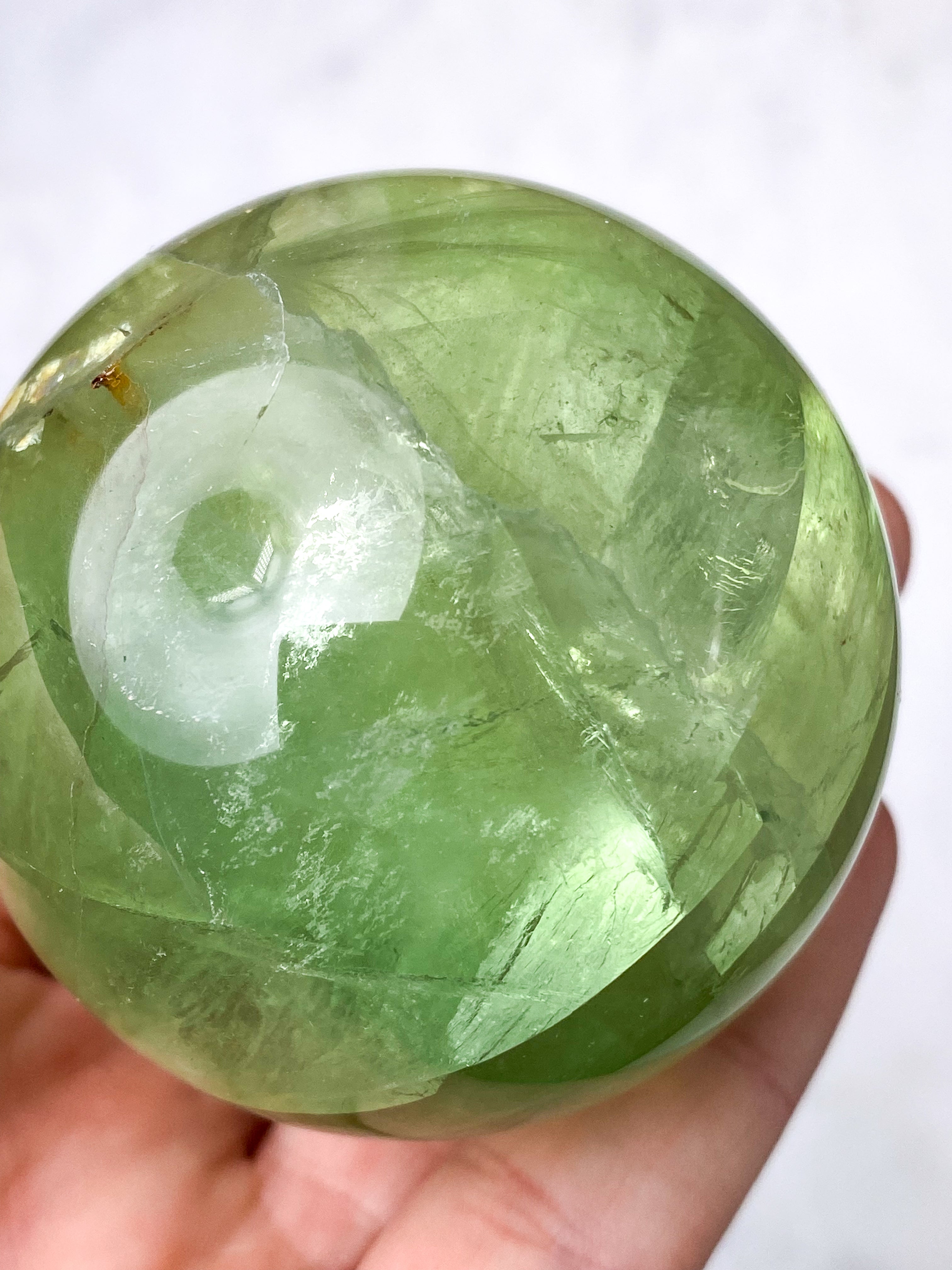 Apple Green Fluorit Kugle (Nr. 3)