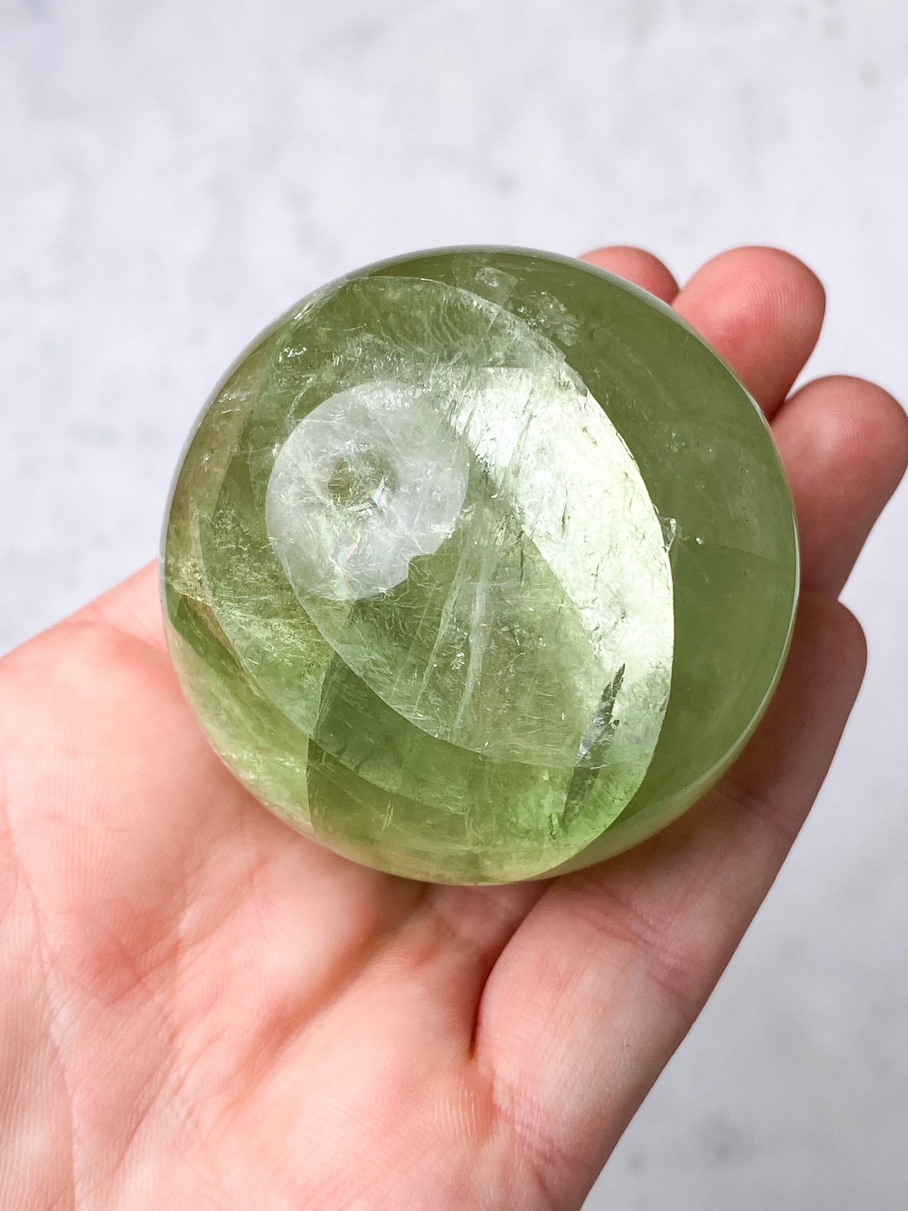 Apple Green Fluorit Kugle (Nr. 6)