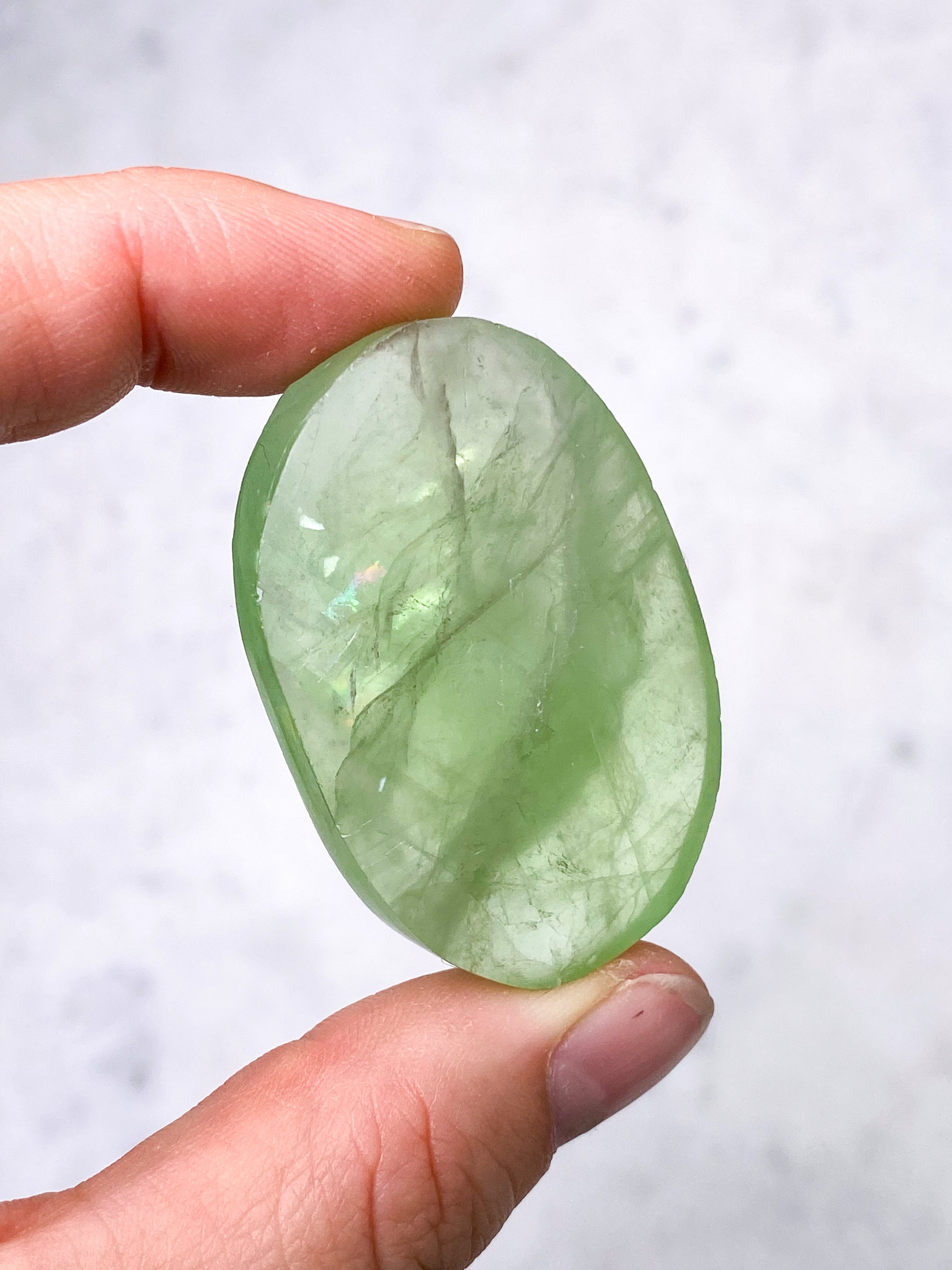 Apple Green Fluorit Palmstone (Nr. 10)