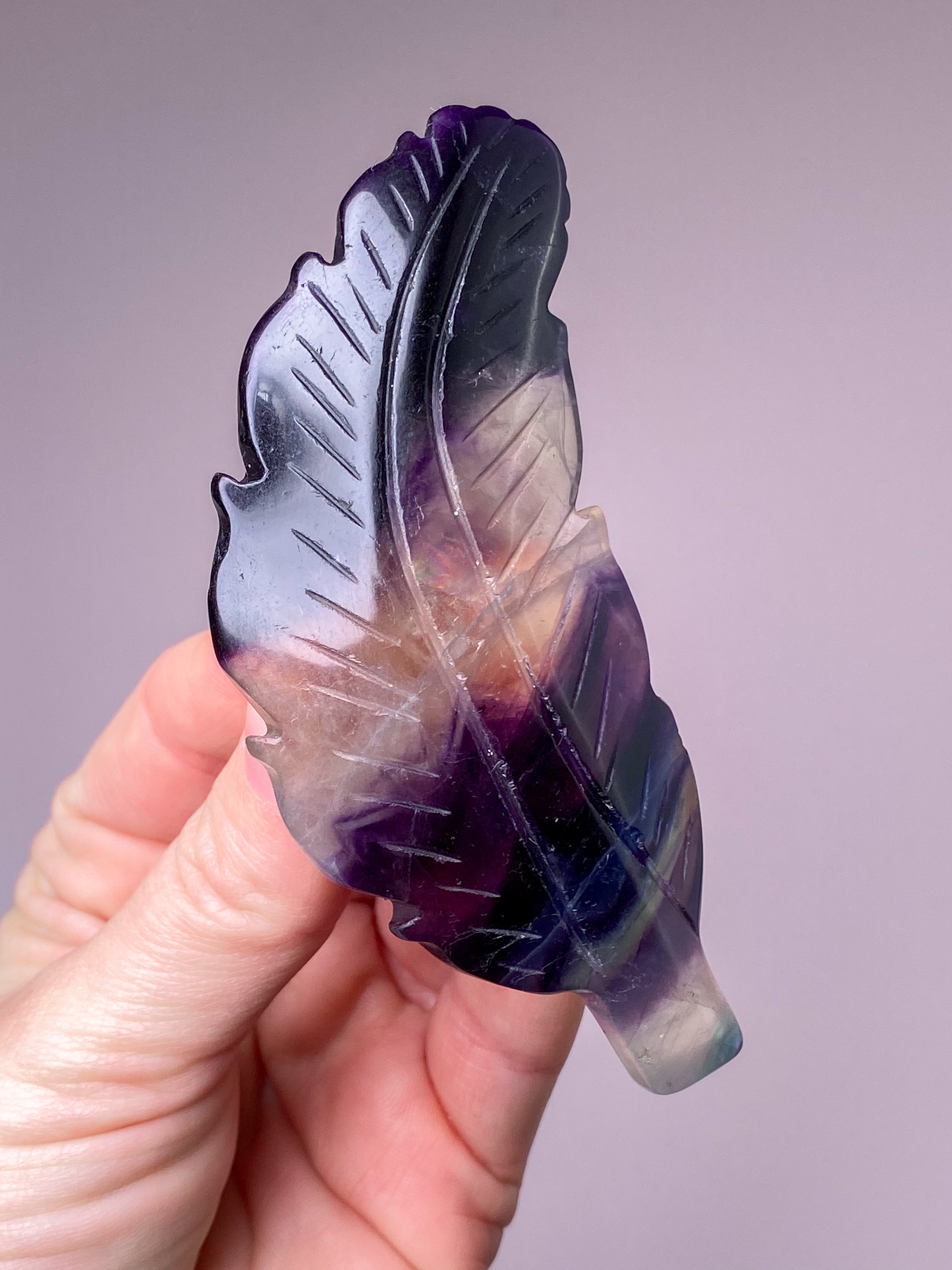 Regnbågsfluoritfjäder (nr 1)