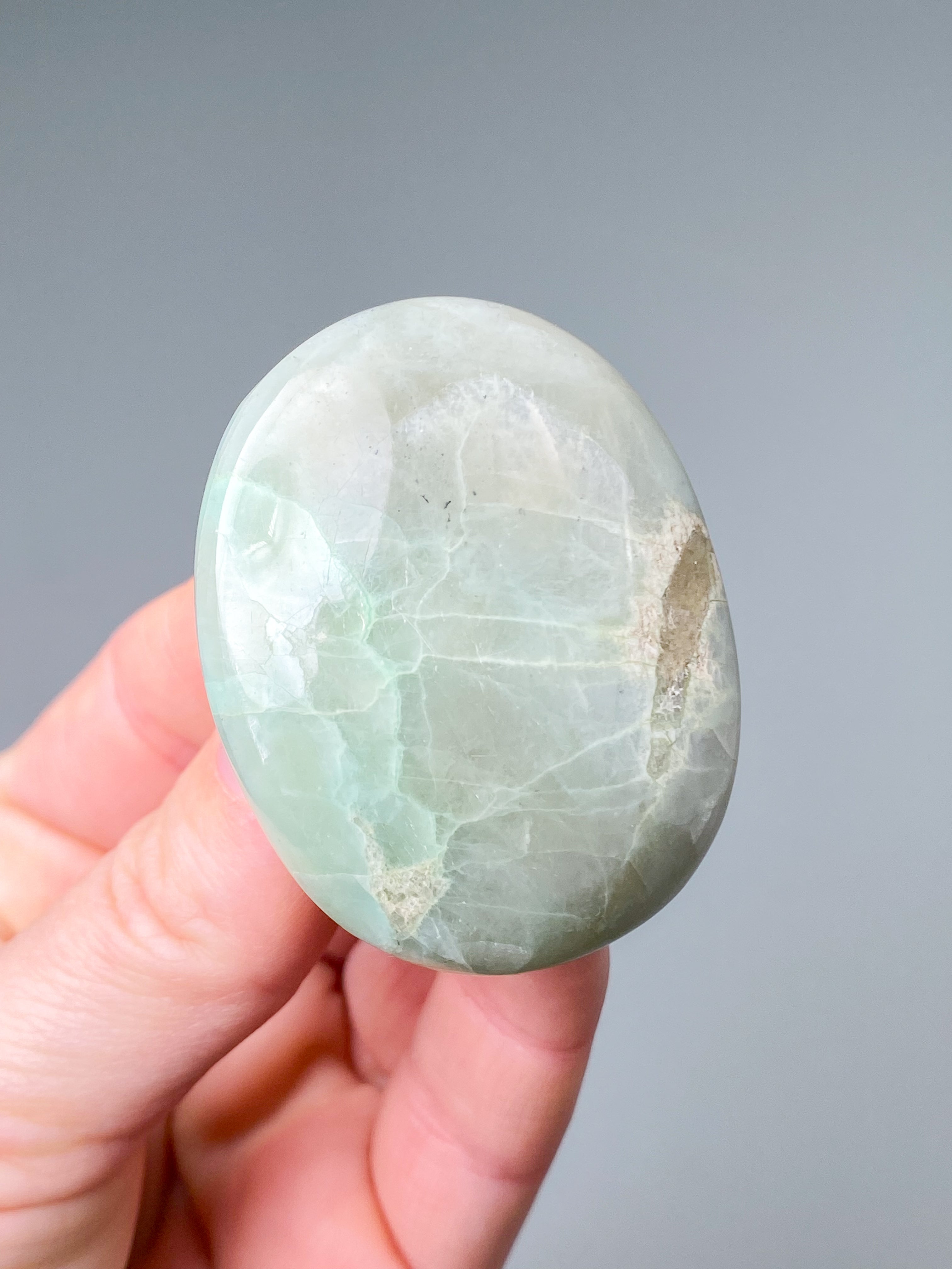 Grön månsten (garnierit) palmsten (nr 1)