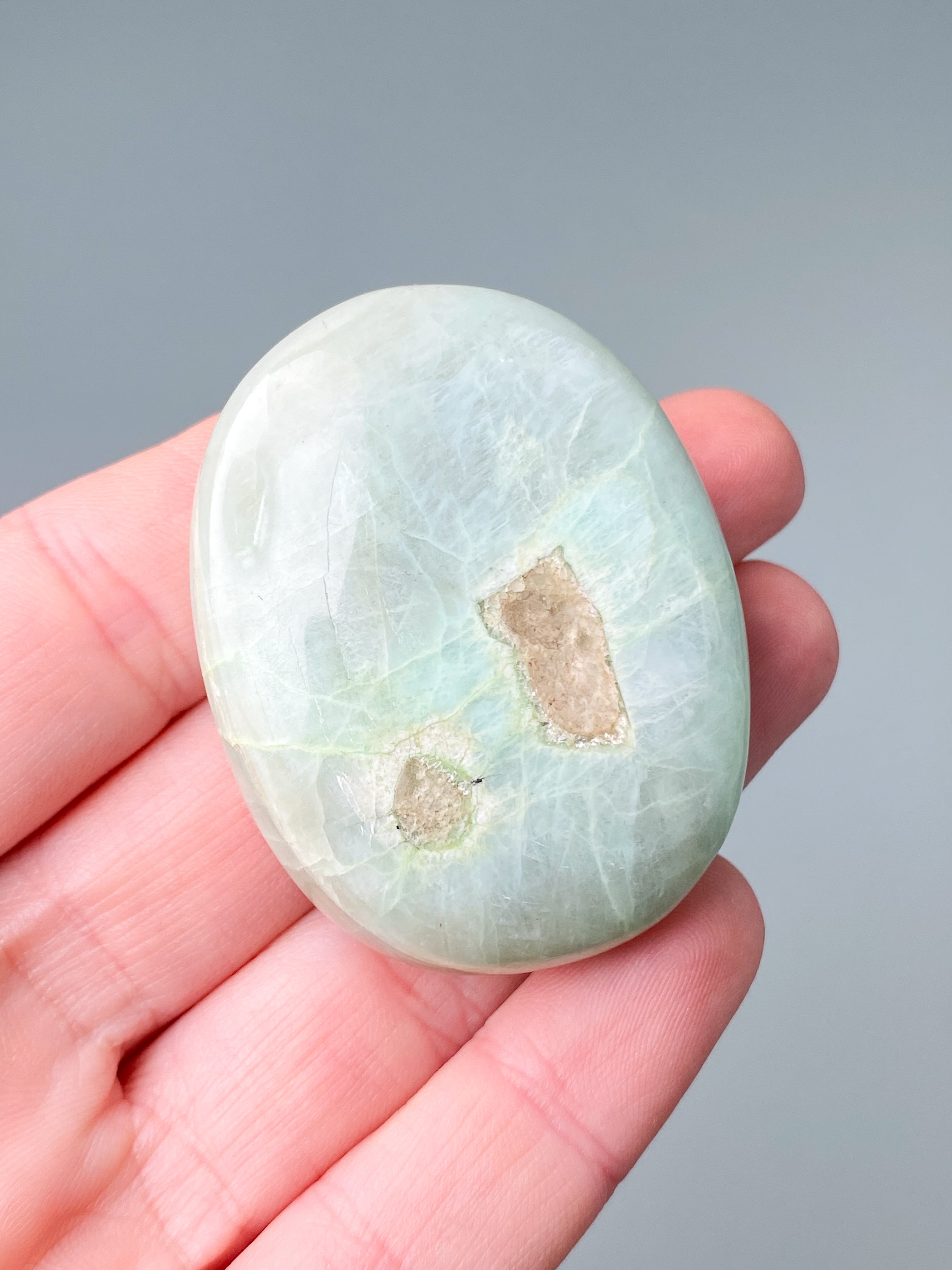 Grön månsten (garnierit) palmsten (nr 1)