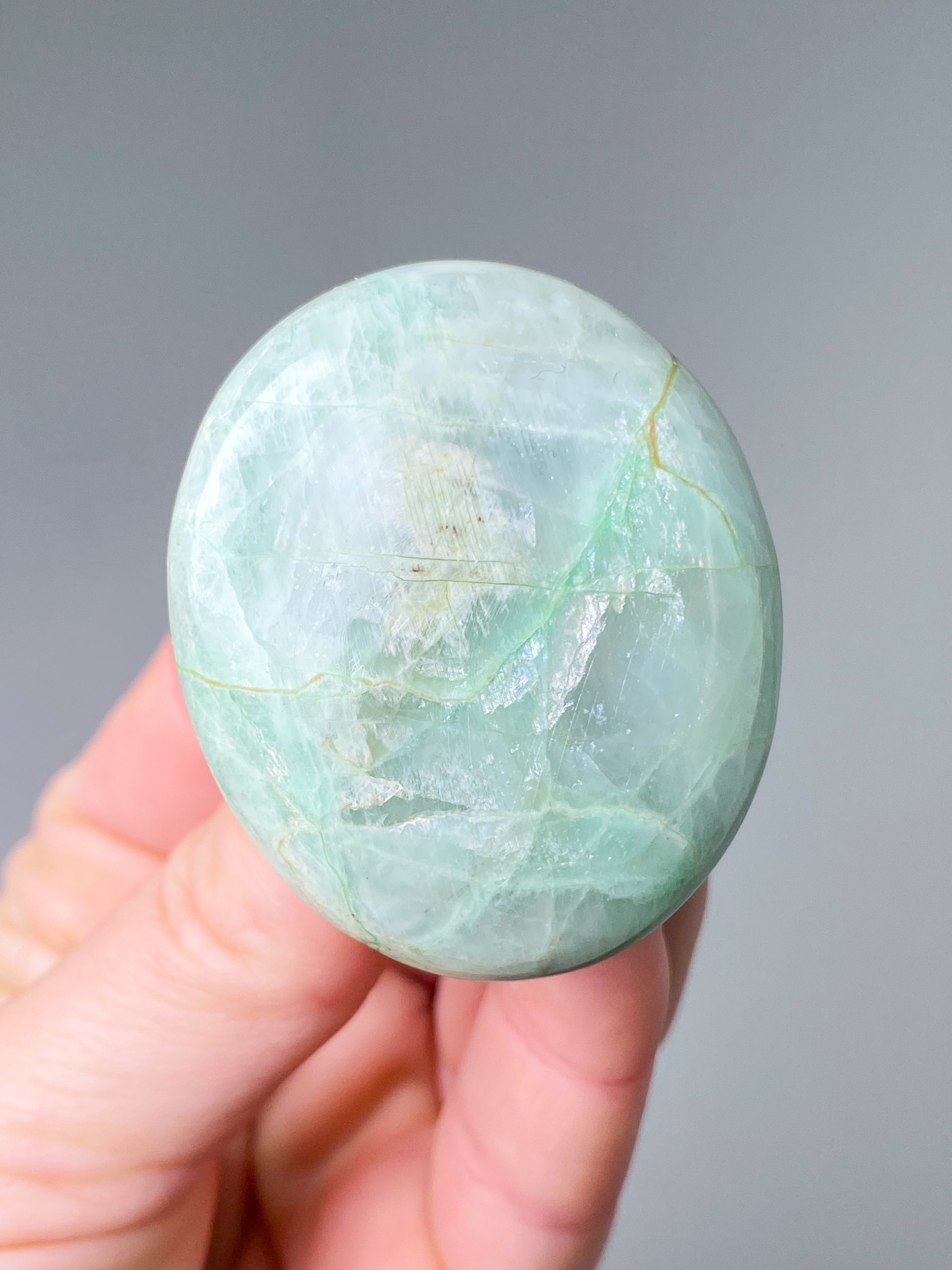 Grön månsten (garnierit) palmsten (nr 8)