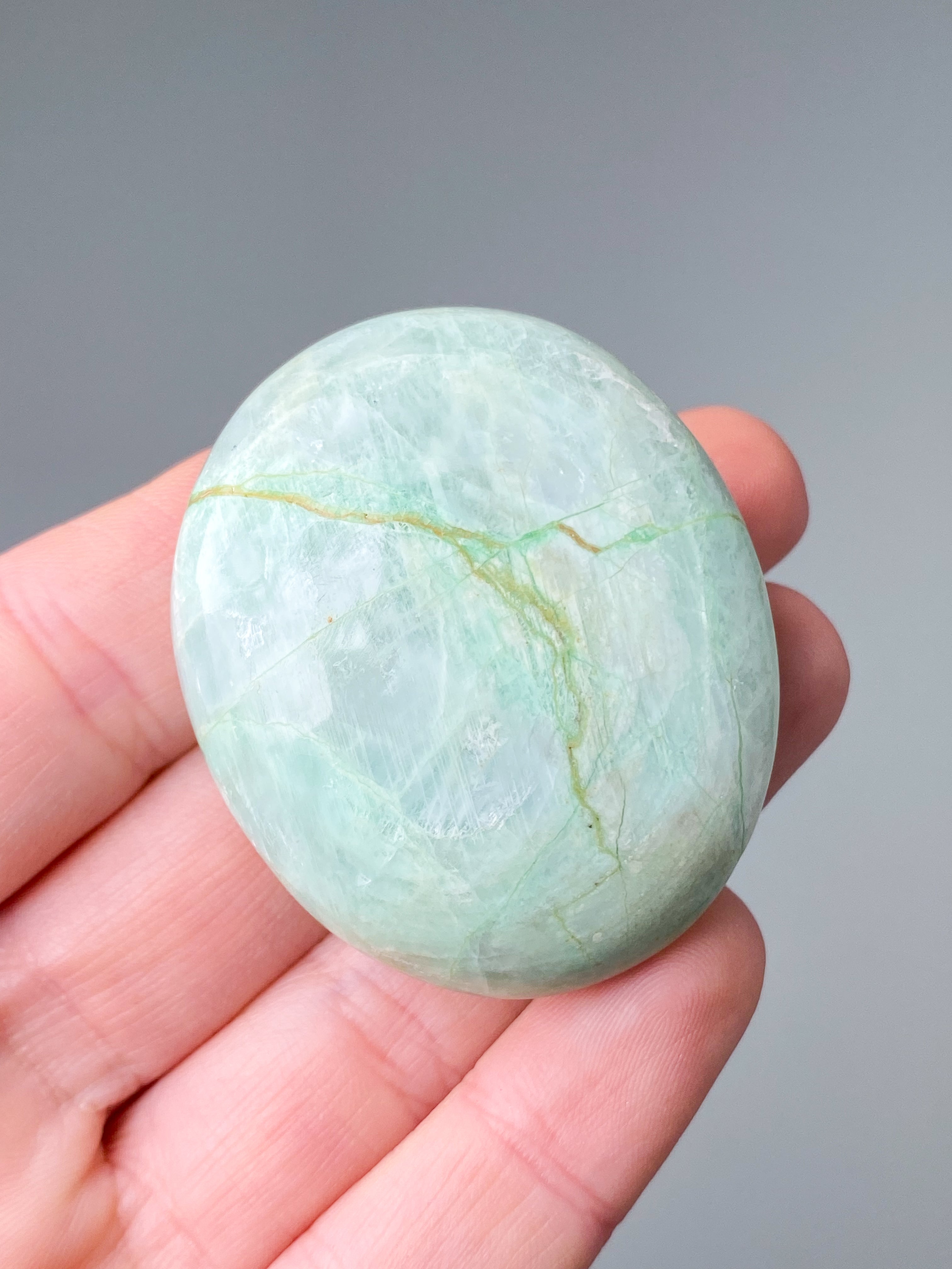 Grön månsten (garnierit) palmsten (nr 8)